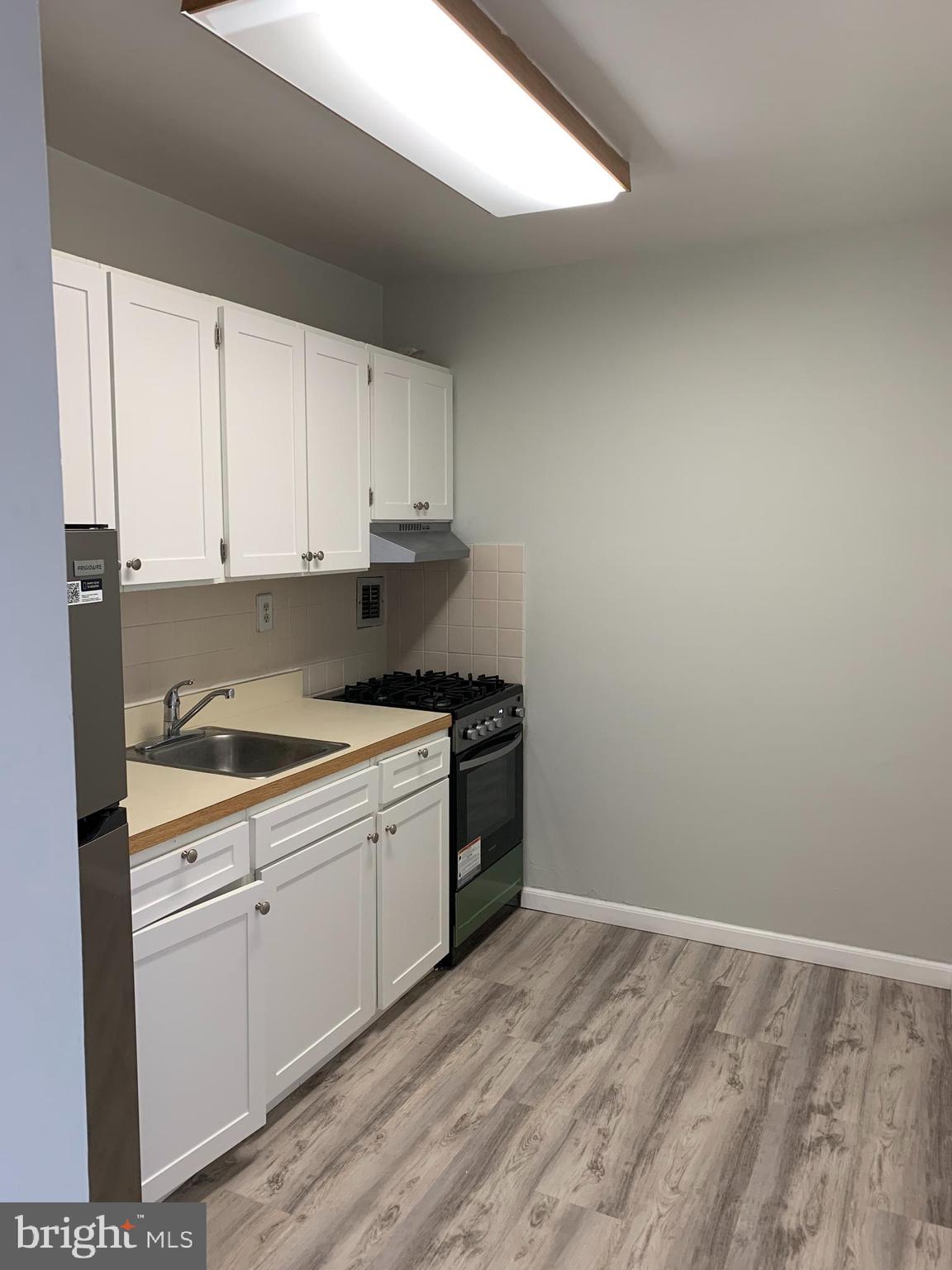 RIVER PLACE WEST - Residential Lease