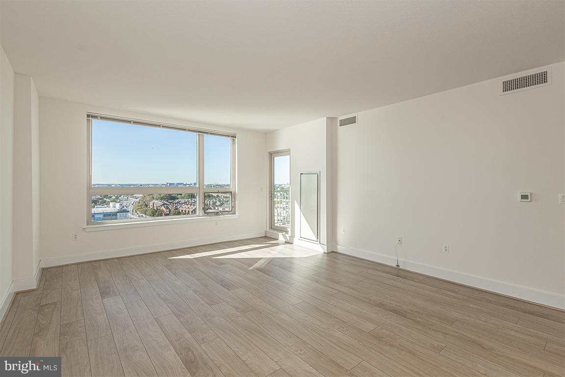 DOCKSIDE CONDOMINIUM - Residential