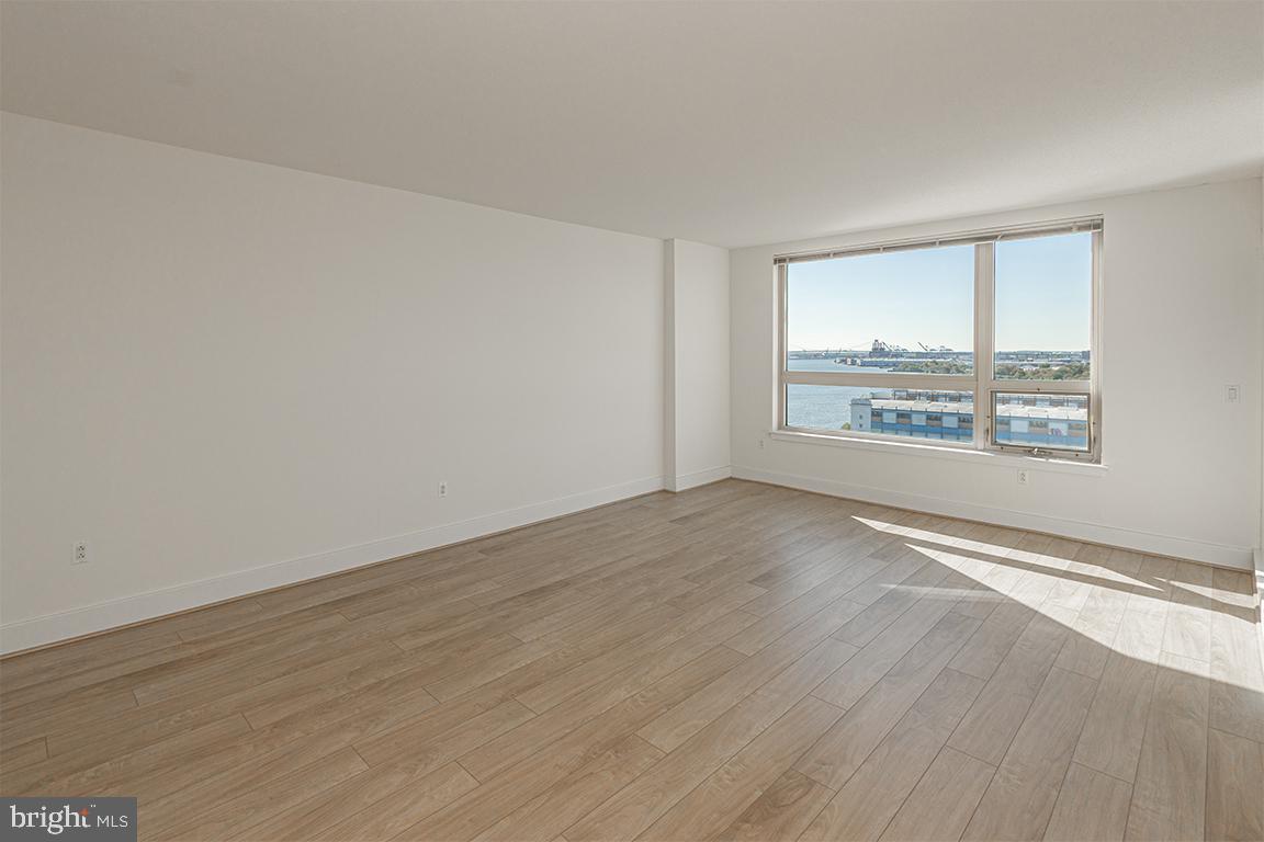 DOCKSIDE CONDOMINIUM - Residential