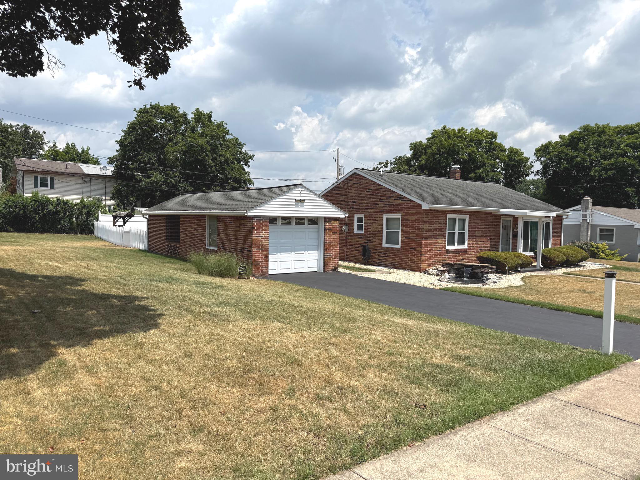 OAK HILLS - Residential