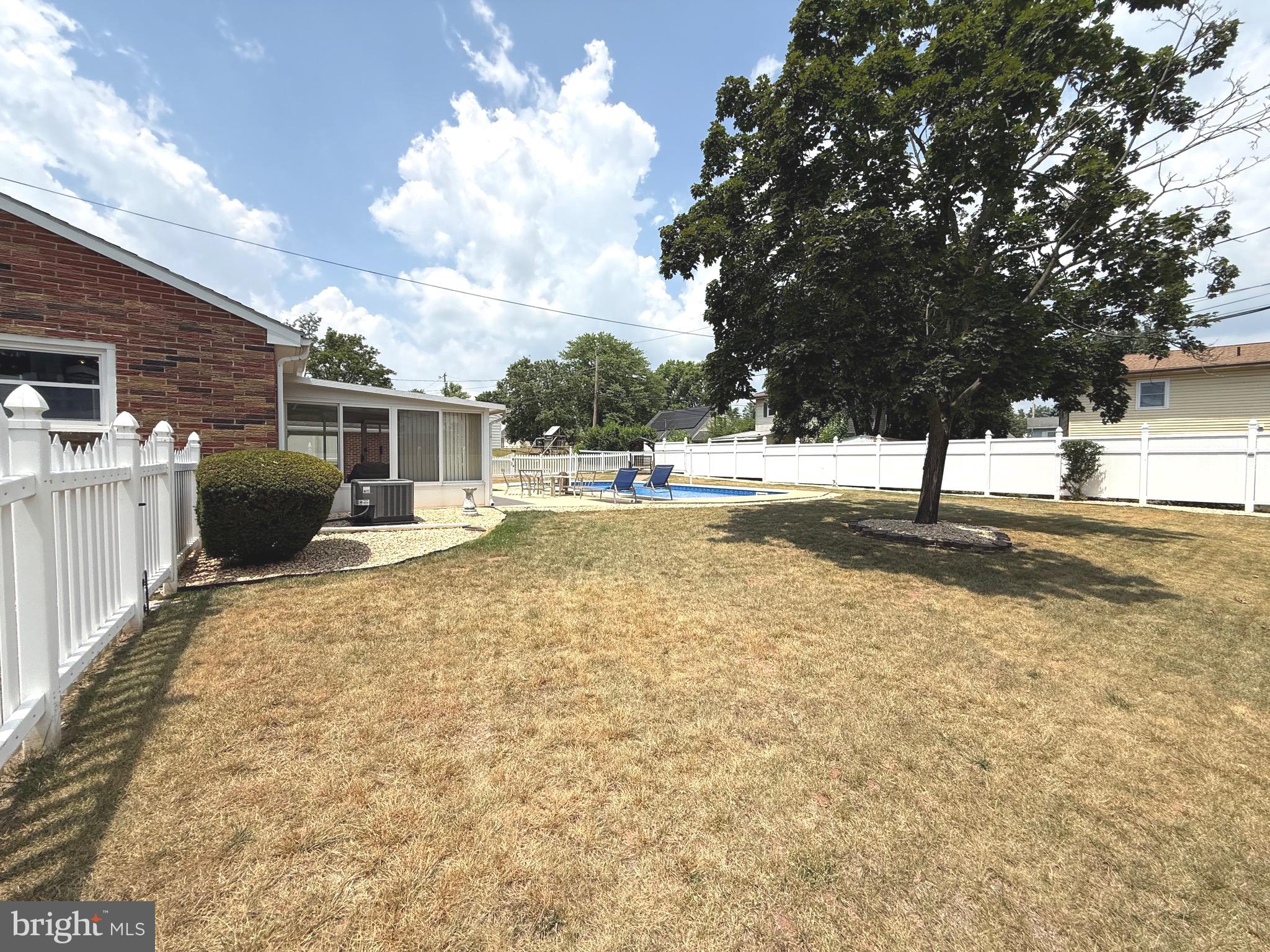 OAK HILLS - Residential