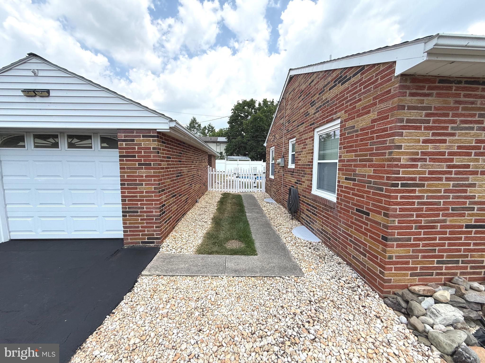 OAK HILLS - Residential