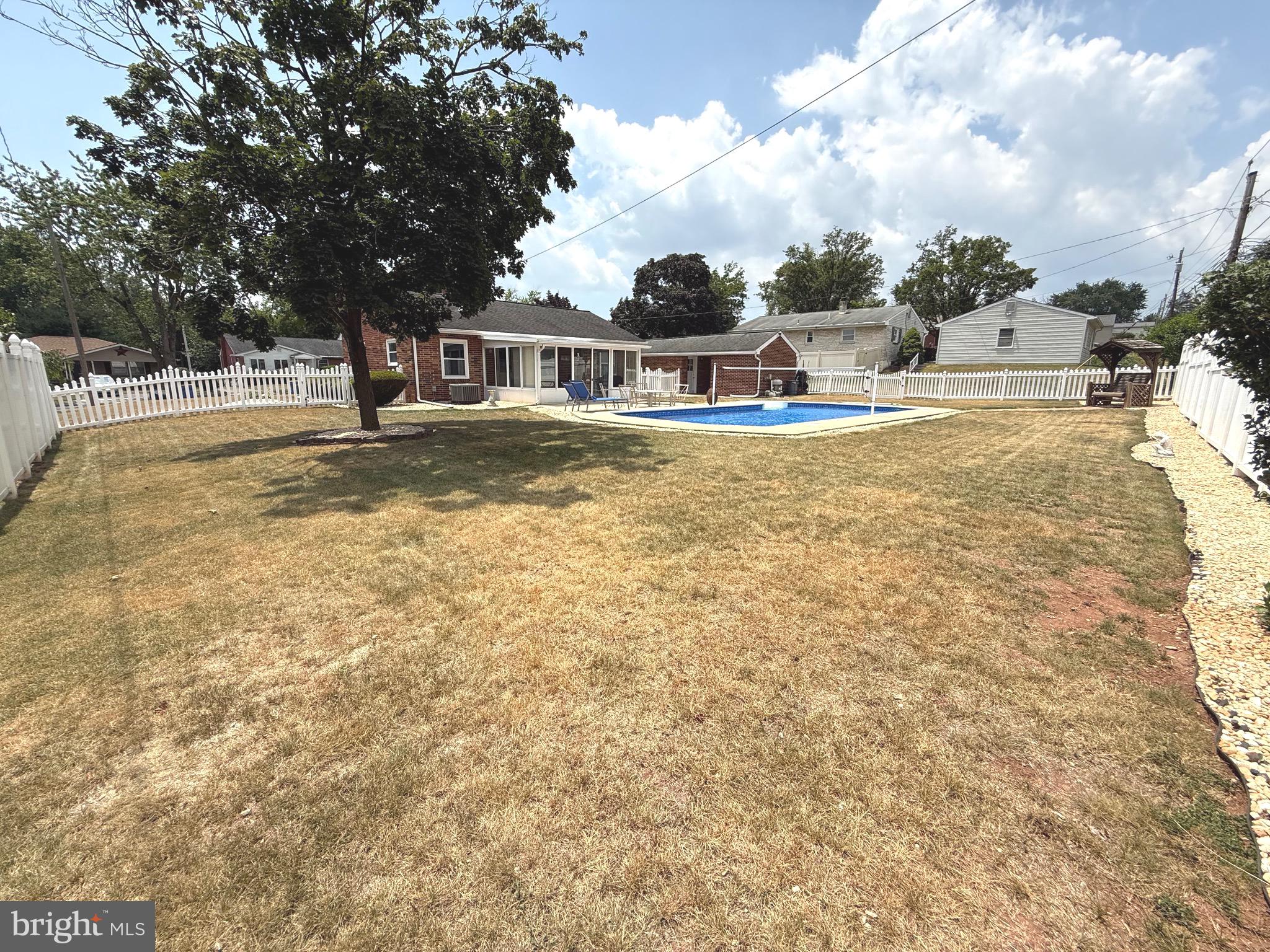 OAK HILLS - Residential