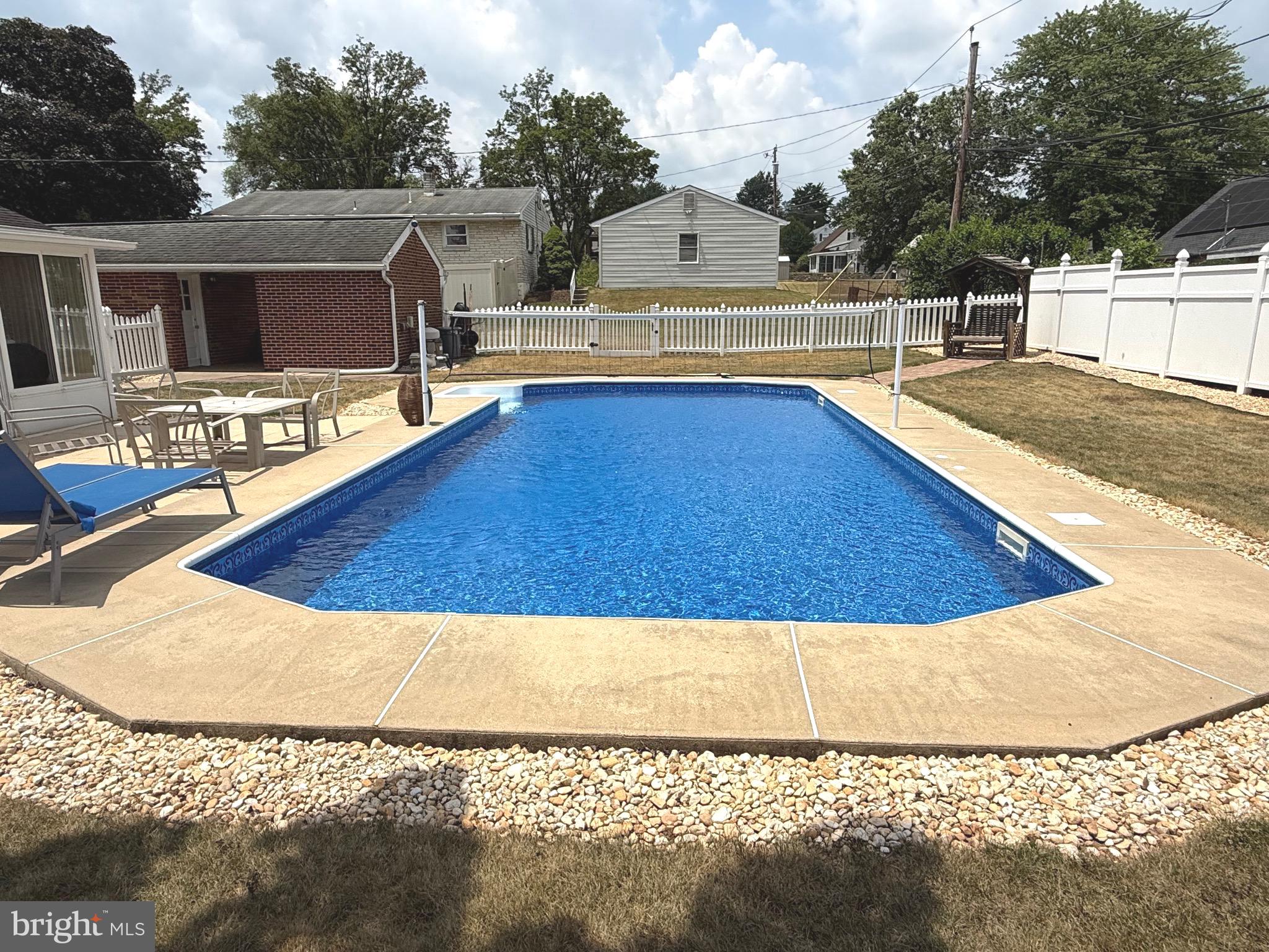 OAK HILLS - Residential