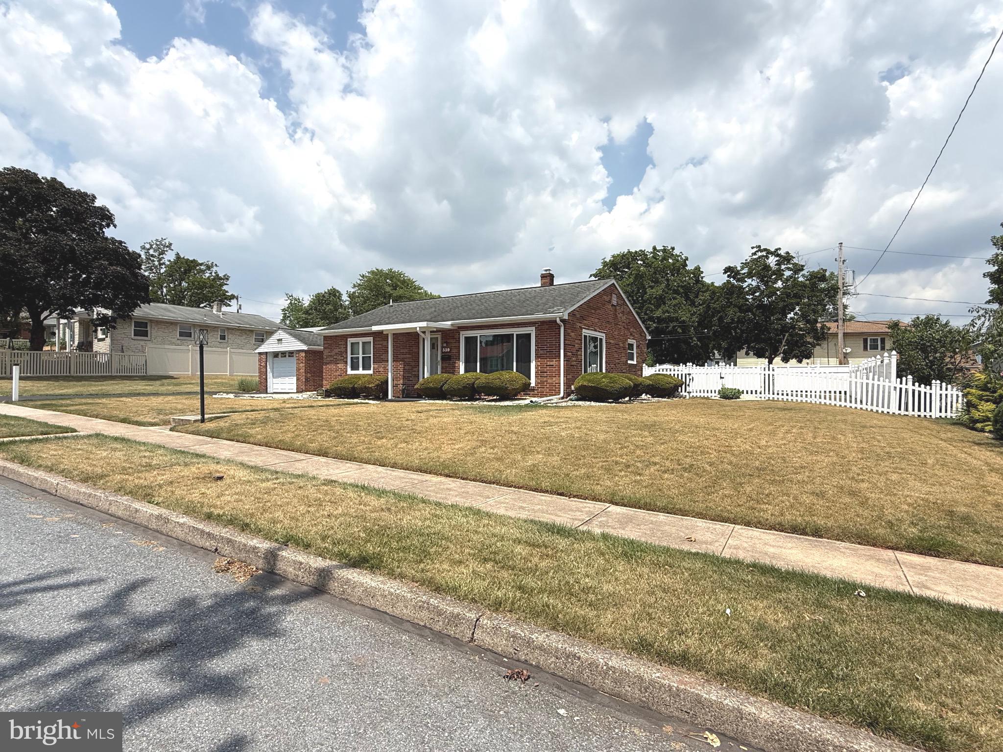 OAK HILLS - Residential