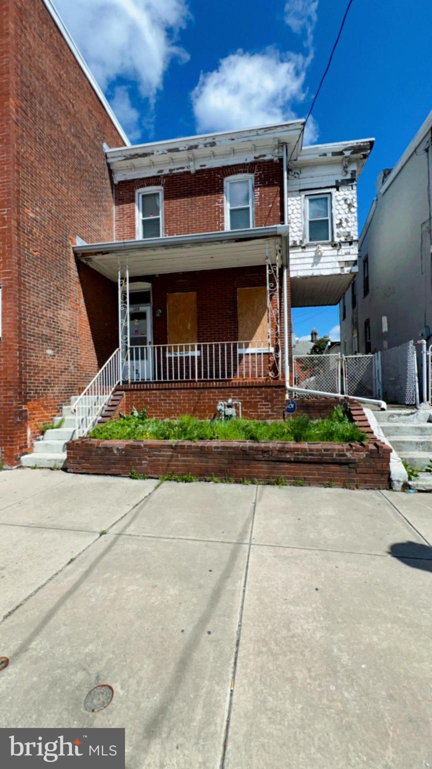 Investor Special in Chester, PA! 323 Highland Ave offers solid bones and serious upside potential for your next flip or rental project. This 3-bedroom home sits in a prime location just minutes from schools, shopping, and transportation. With a little vision and TLC, this property could deliver strong returns. Buyer is responsible for U&O. We’re hosting a Strategic Investor Open House on Friday, 4/19 from 10AM–1PM—bring your vision, your contractor, and let’s talk potential. Don’t miss your chance to turn this diamond in the rough into your next success story.