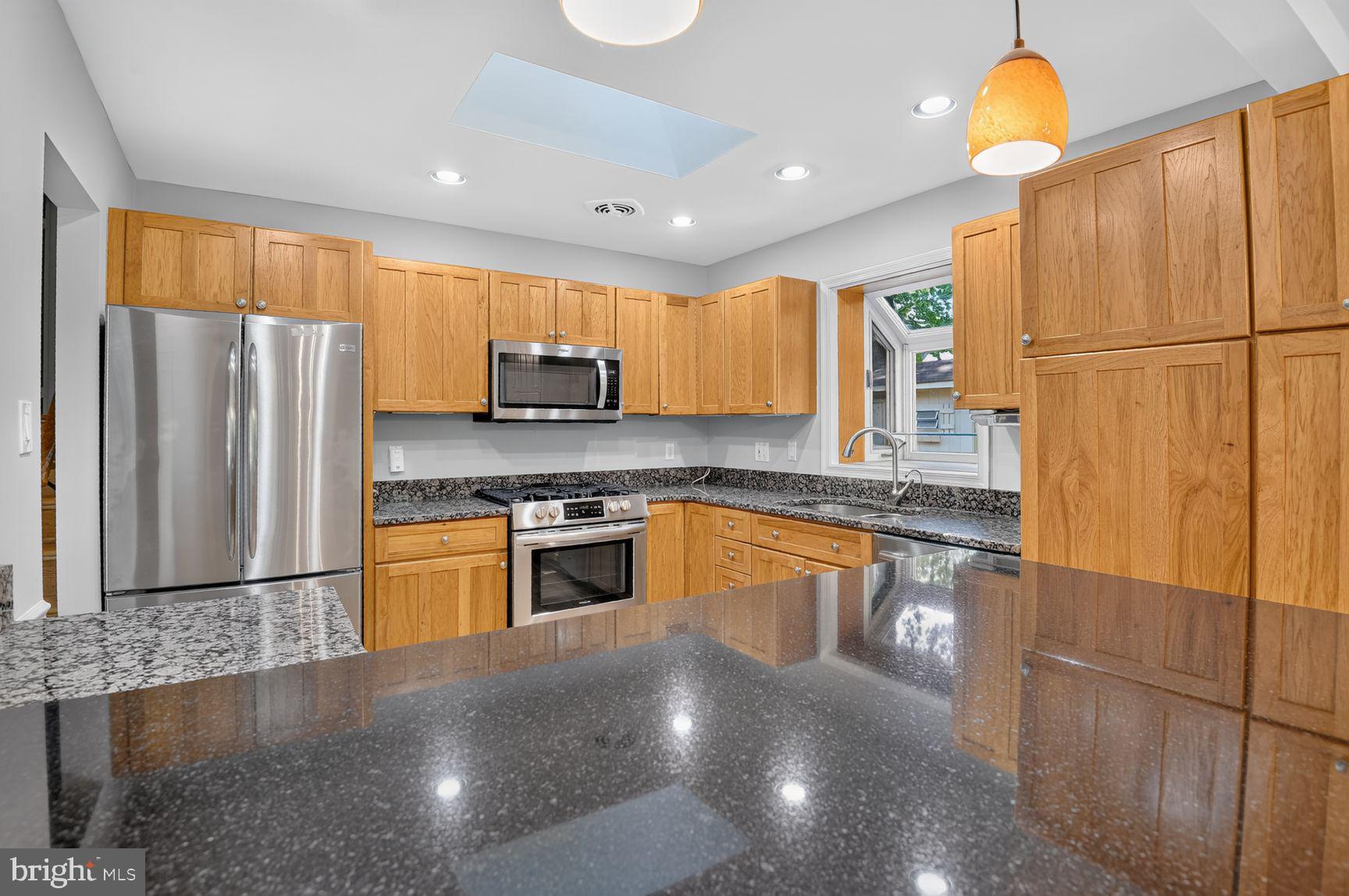 POMPONIOS KINGWOOD PARK - Residential