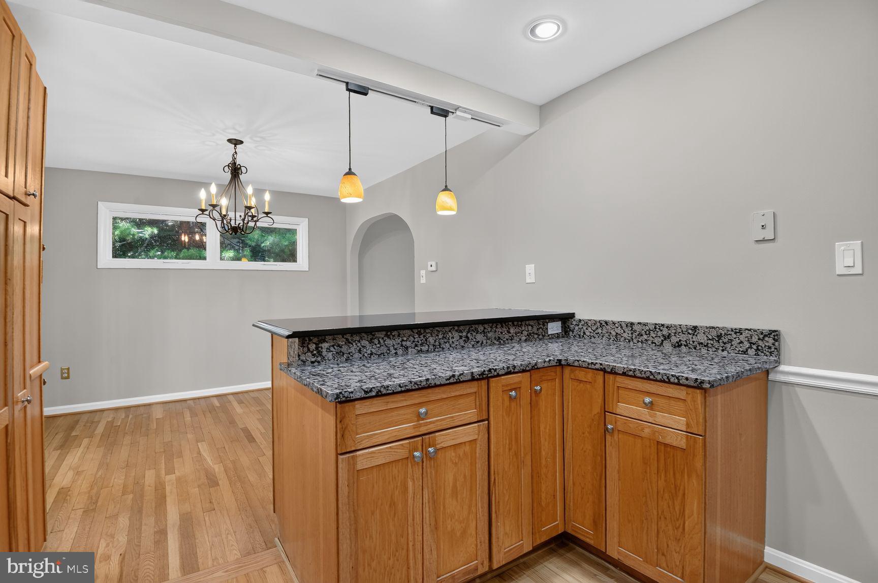 POMPONIOS KINGWOOD PARK - Residential