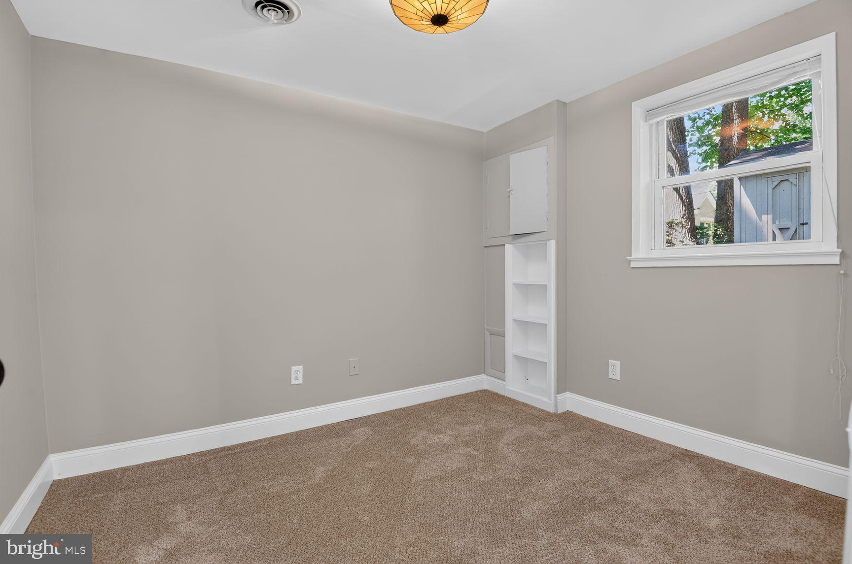 POMPONIOS KINGWOOD PARK - Residential