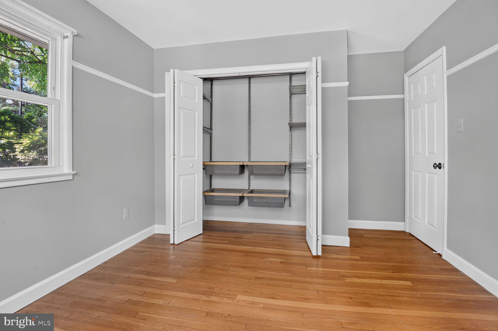 POMPONIOS KINGWOOD PARK - Residential