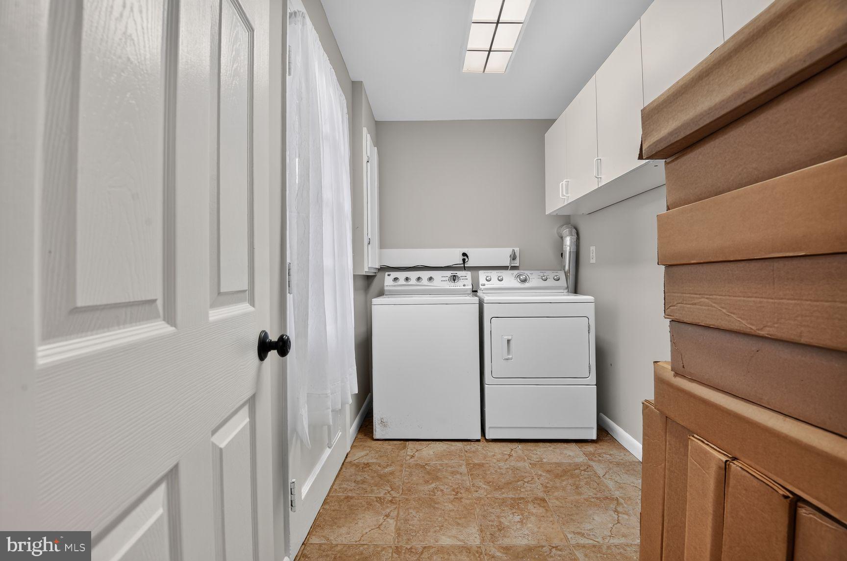 POMPONIOS KINGWOOD PARK - Residential