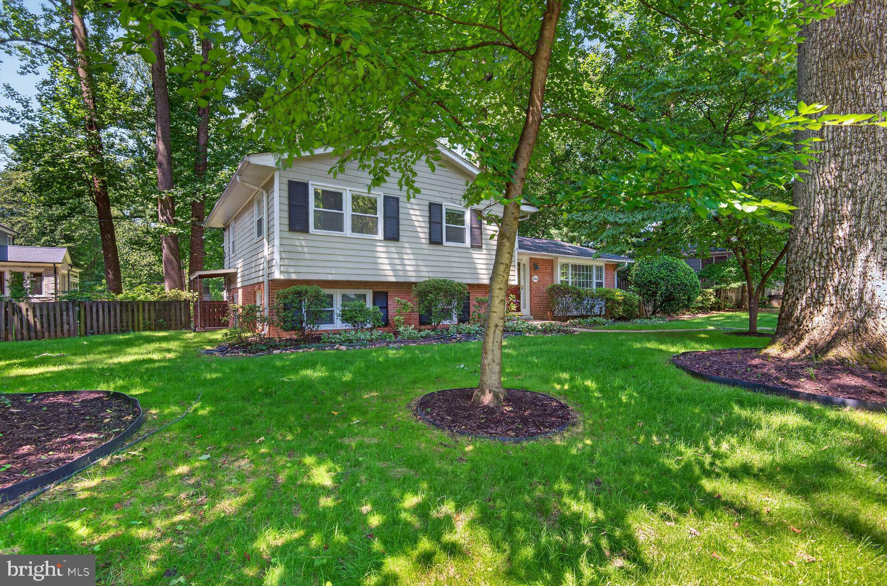POMPONIOS KINGWOOD PARK - Residential