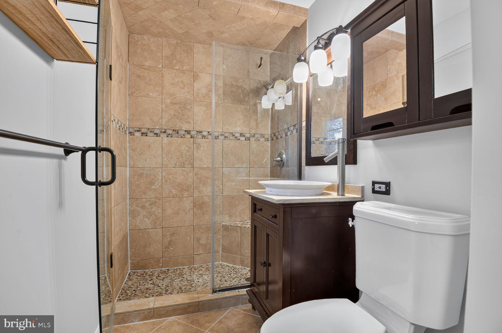POMPONIOS KINGWOOD PARK - Residential