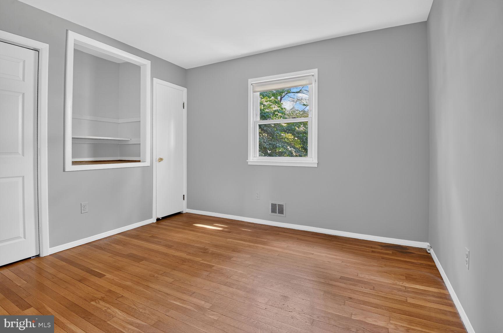 POMPONIOS KINGWOOD PARK - Residential