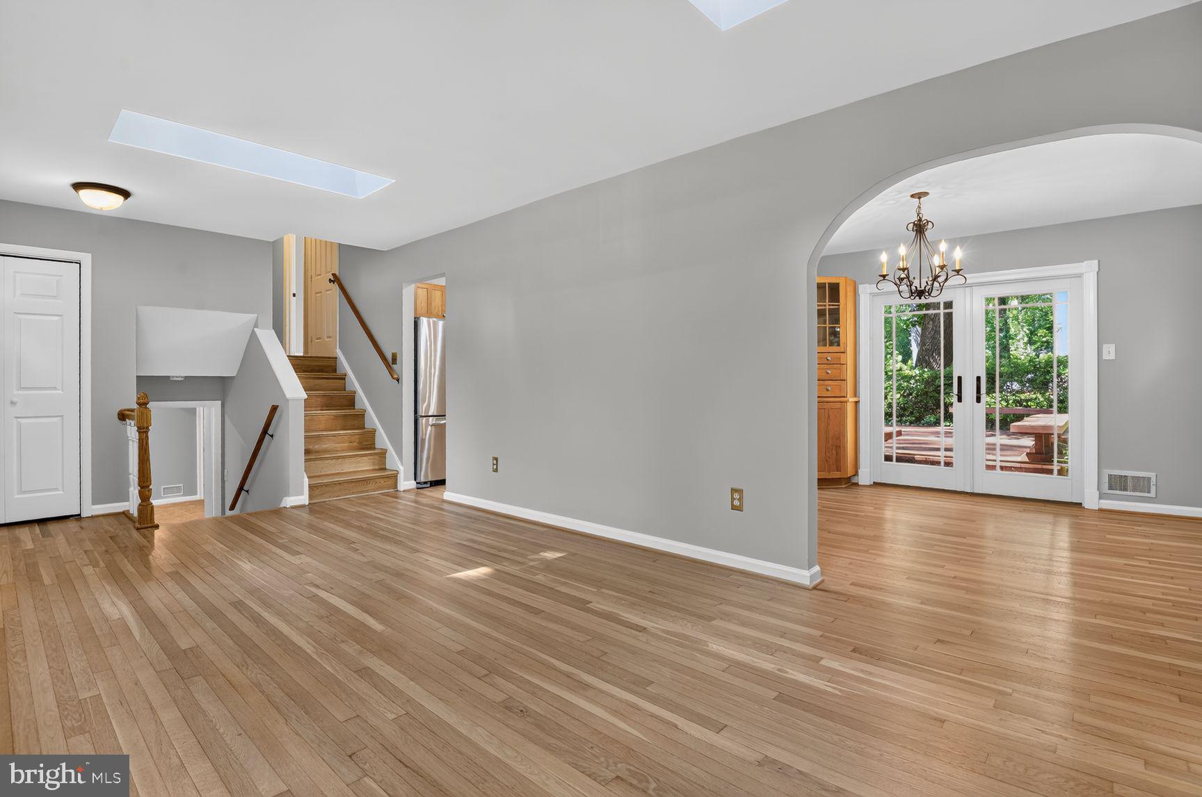 POMPONIOS KINGWOOD PARK - Residential
