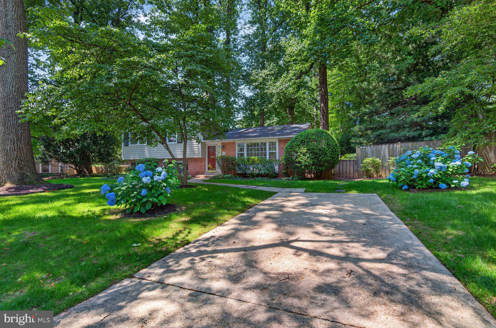 POMPONIOS KINGWOOD PARK - Residential