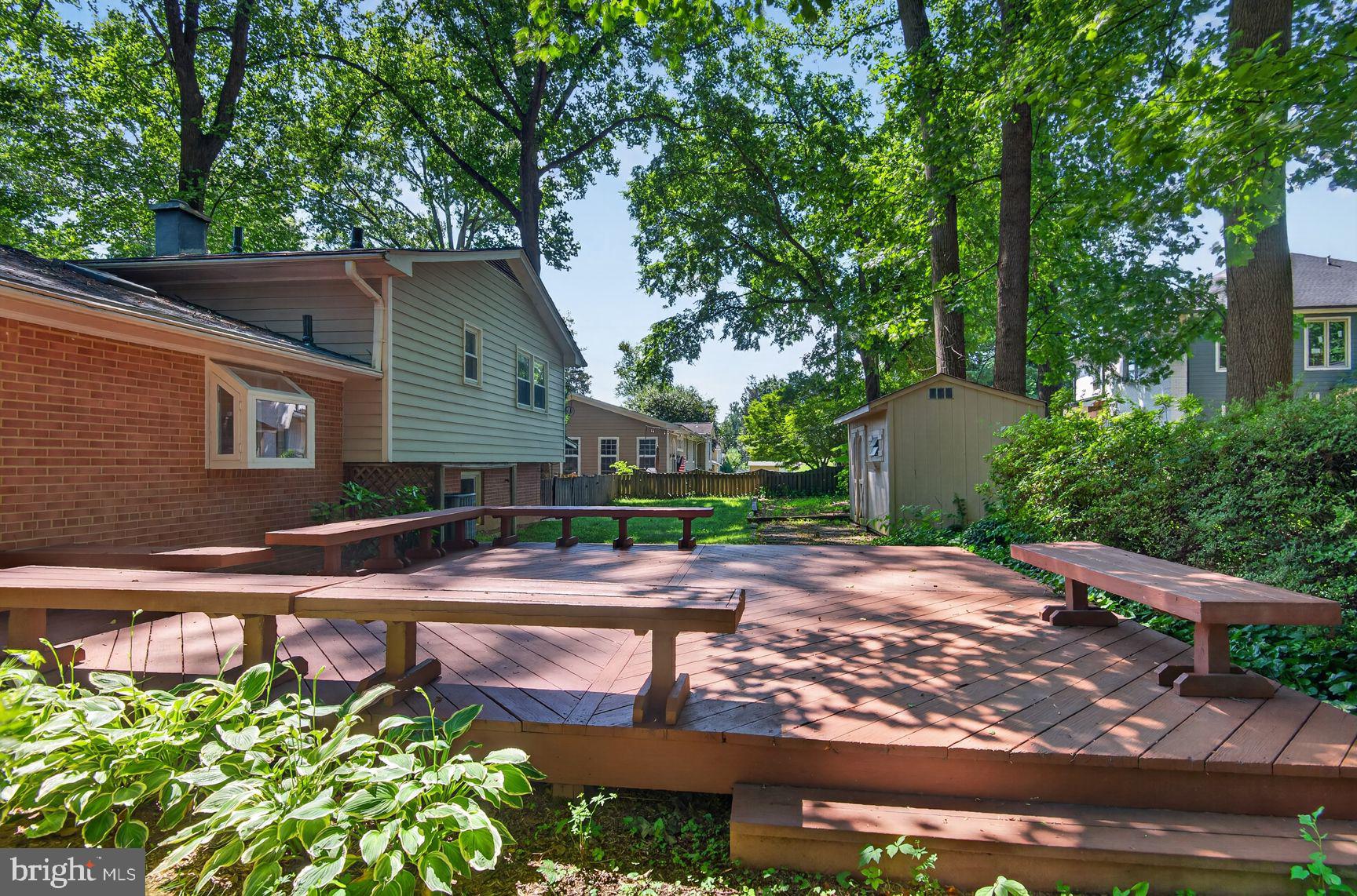POMPONIOS KINGWOOD PARK - Residential