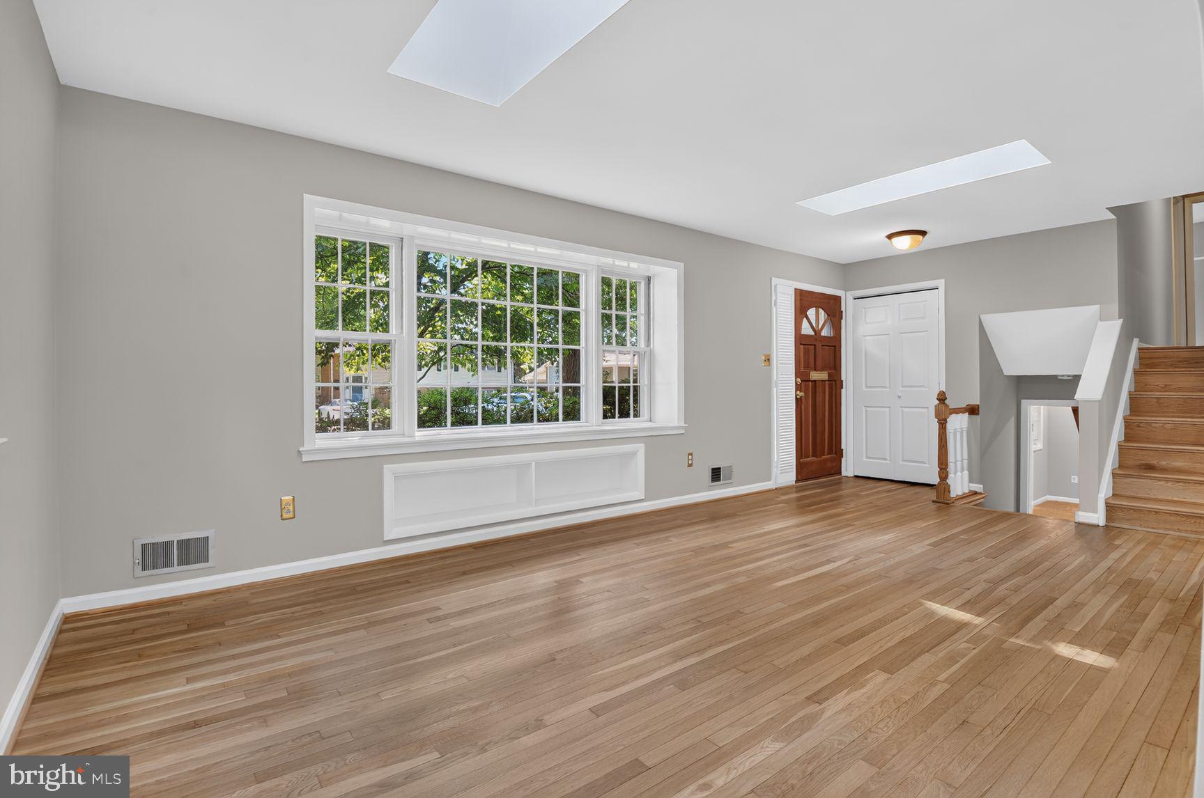 POMPONIOS KINGWOOD PARK - Residential