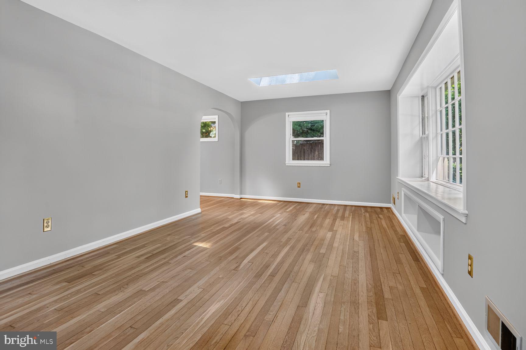 POMPONIOS KINGWOOD PARK - Residential