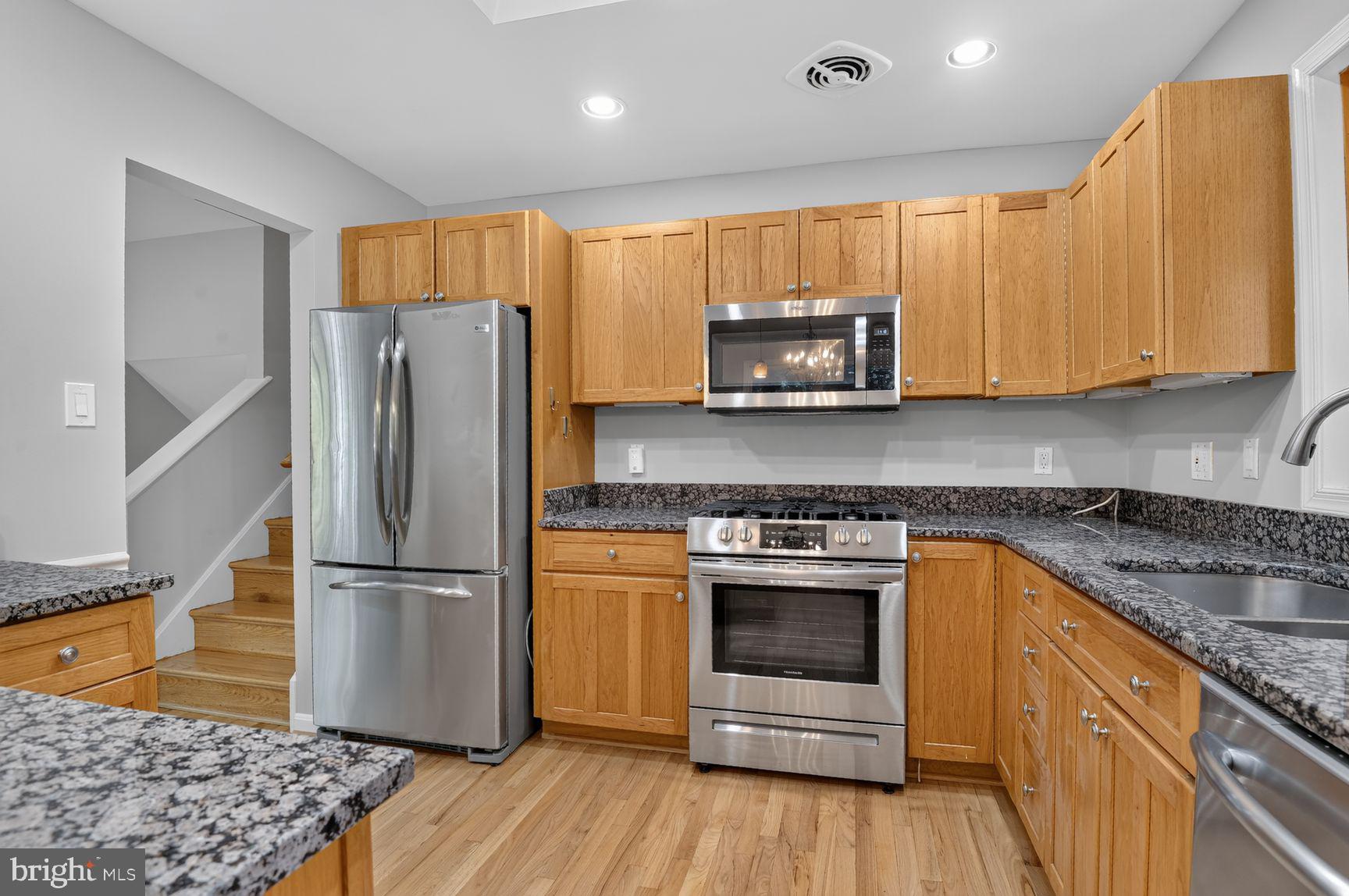 POMPONIOS KINGWOOD PARK - Residential