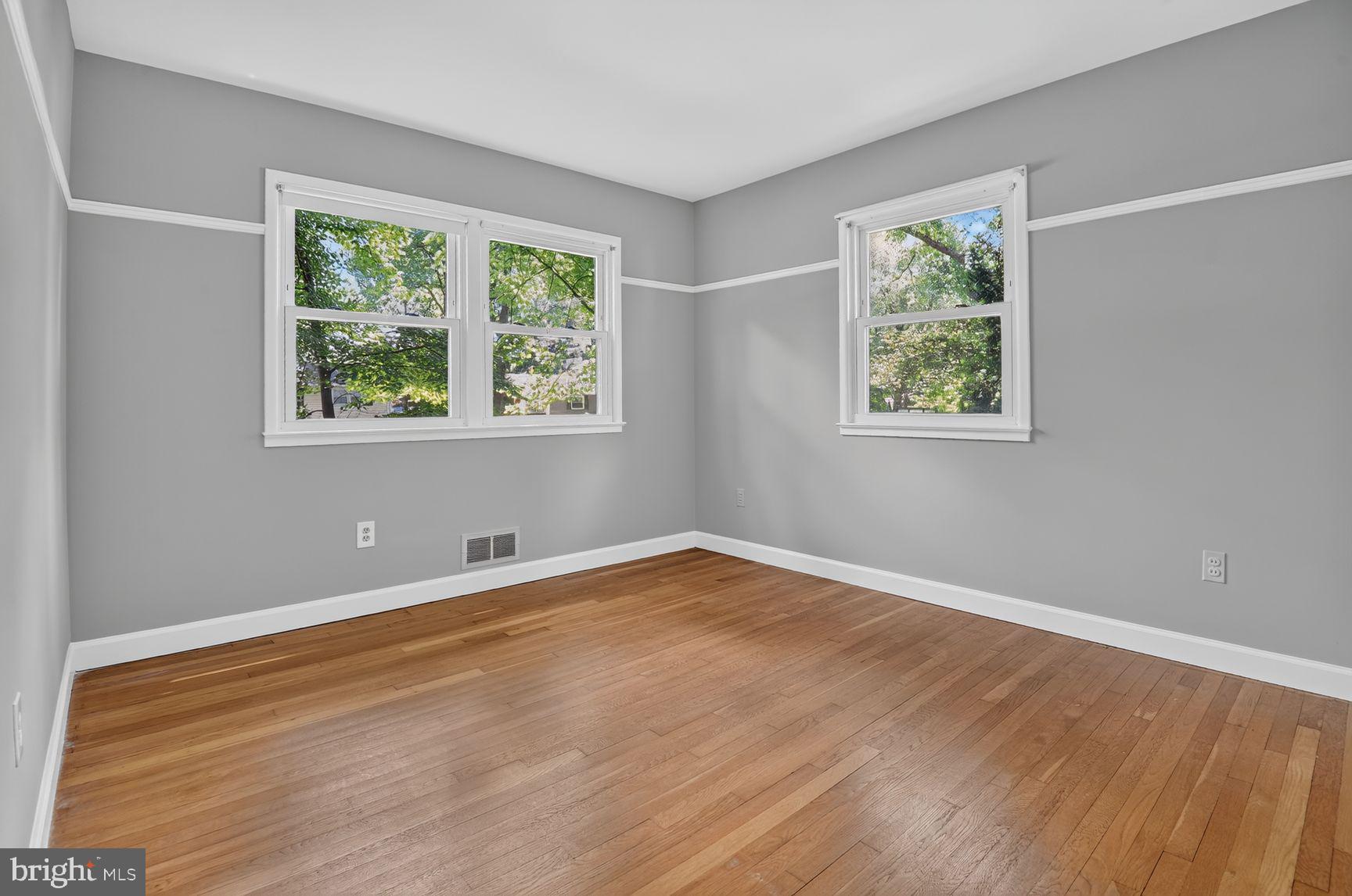 POMPONIOS KINGWOOD PARK - Residential