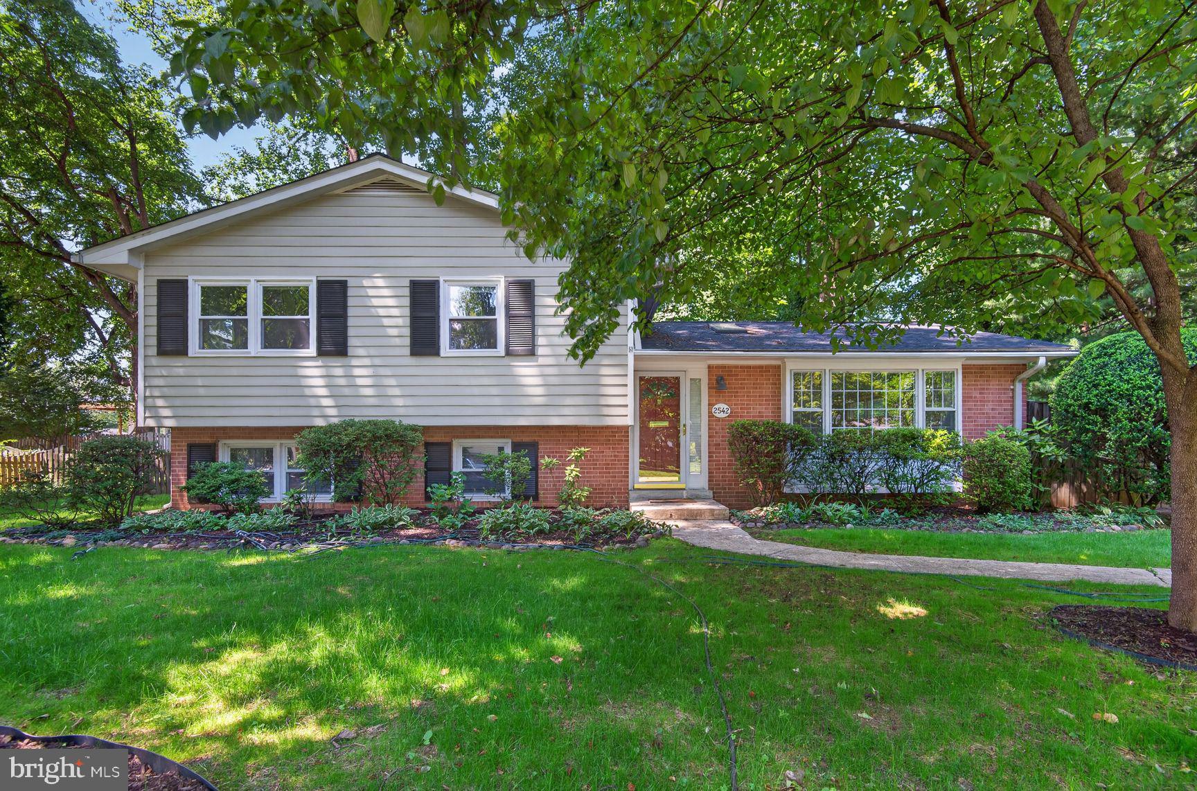 POMPONIOS KINGWOOD PARK - Residential