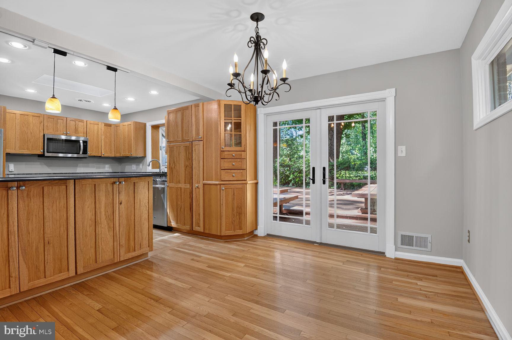 POMPONIOS KINGWOOD PARK - Residential