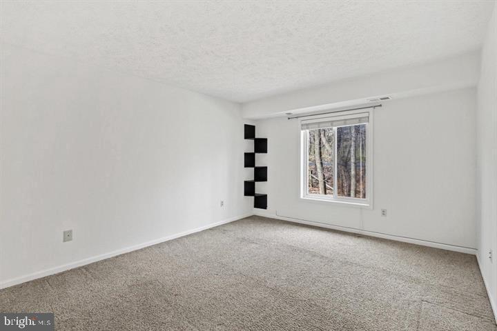 HUNTERS CROSSING - Residential Lease