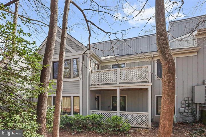 HUNTERS CROSSING - Residential Lease
