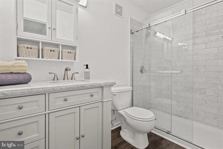 HUNTERS CROSSING - Residential Lease
