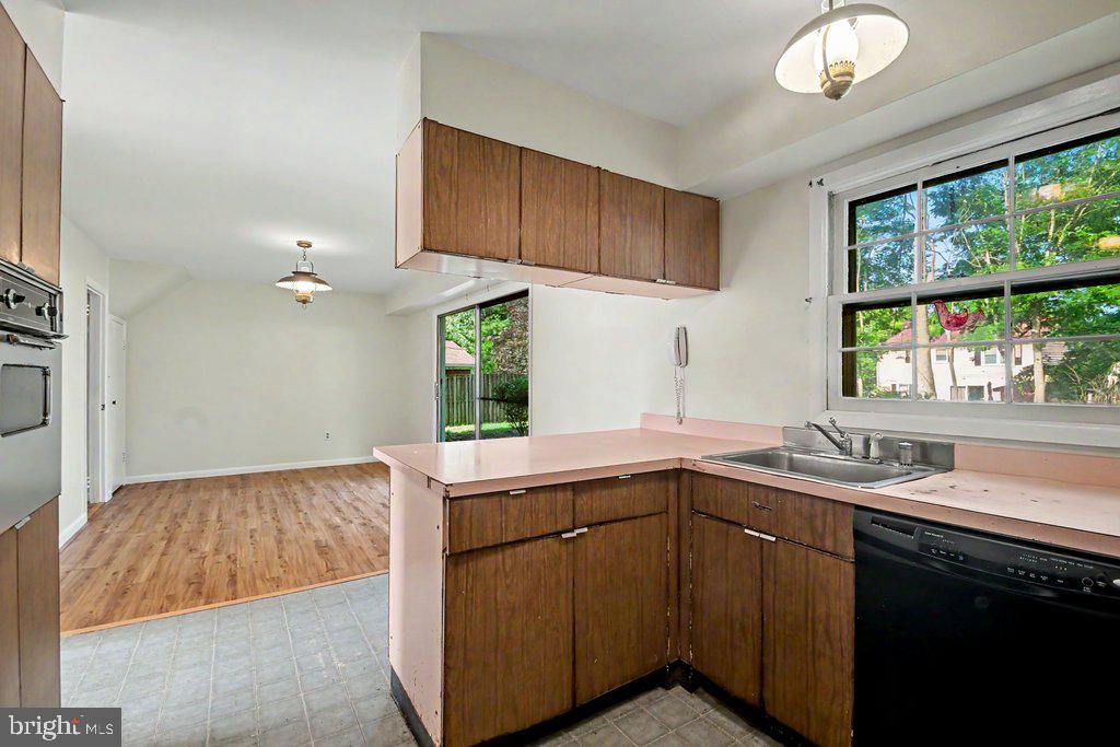 FOXHILL AT BELAIR - Residential