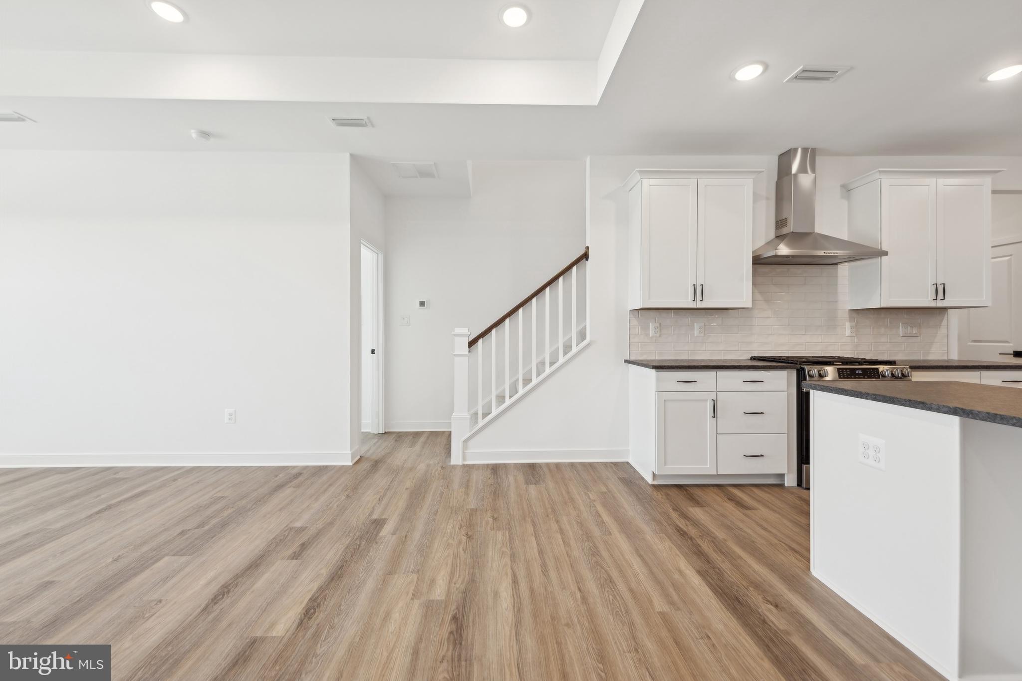 ADMIRAL'S LANDING - Residential