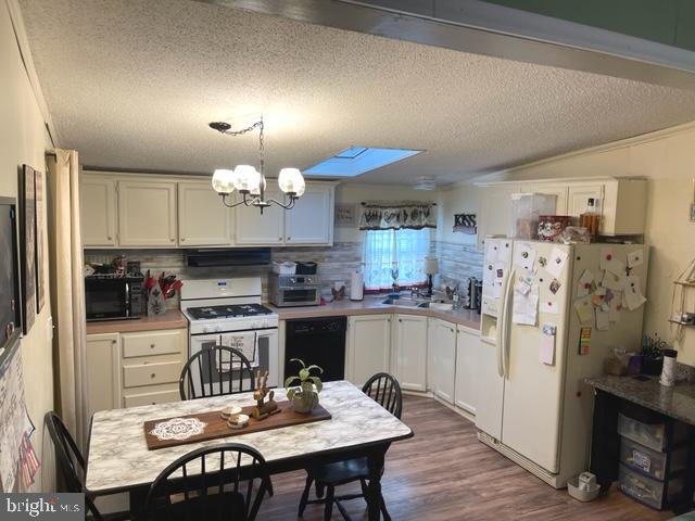 MEADOWVIEW PARK ESTATES - Residential