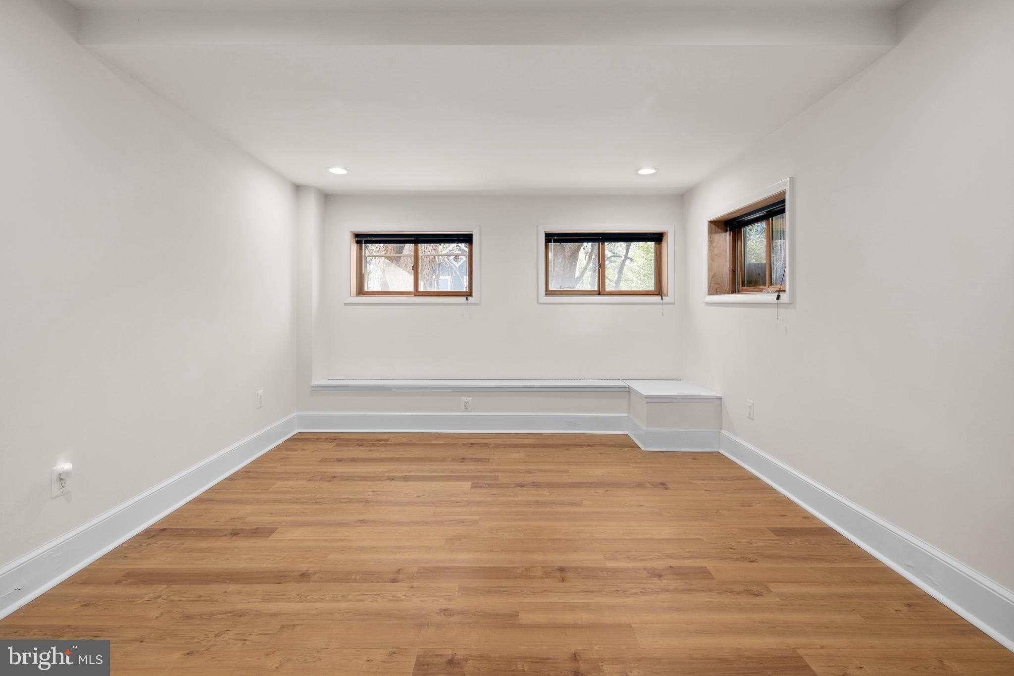 MAYWOOD - Residential