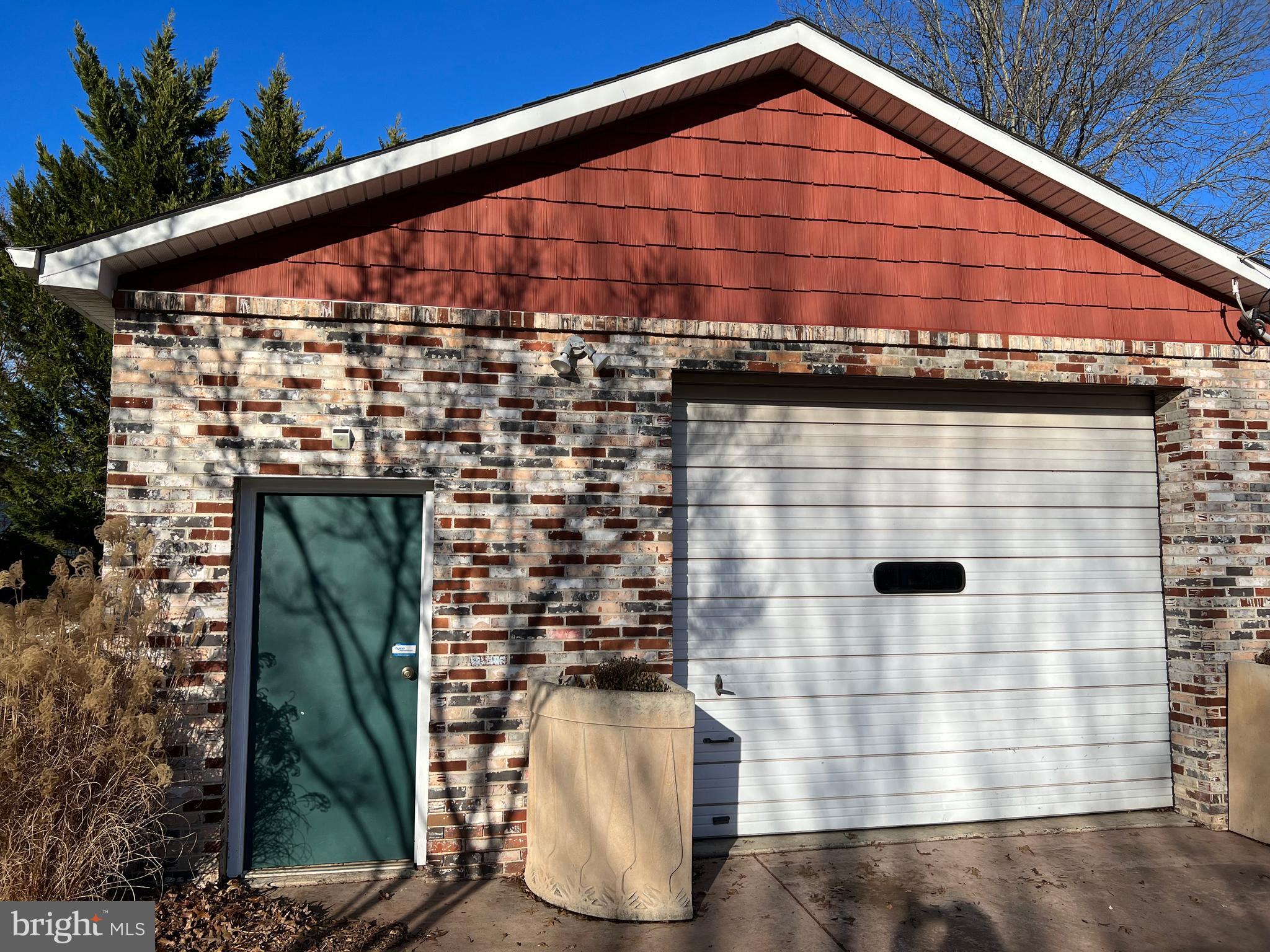 YORKSHIRE ACRES - Residential Lease