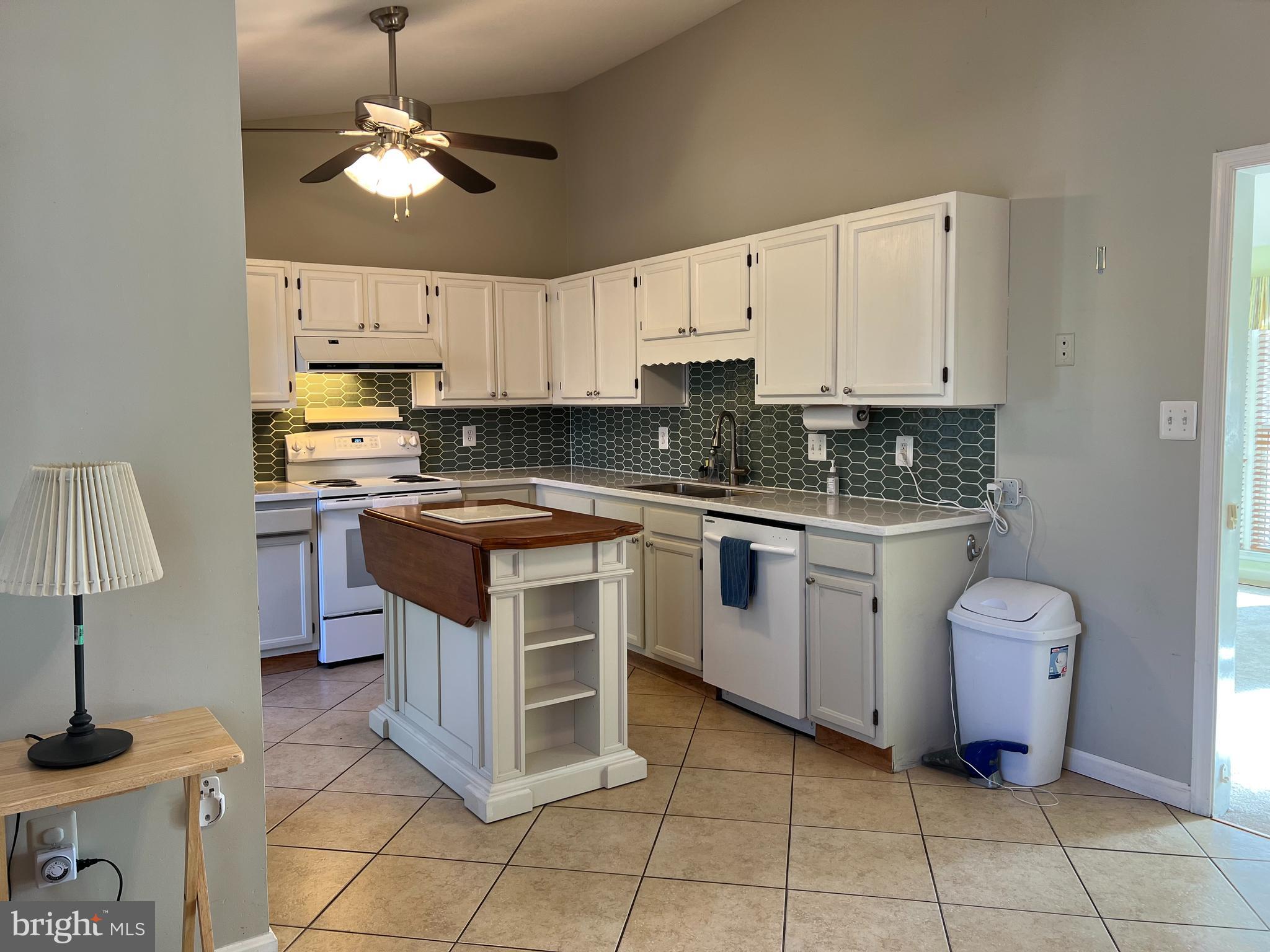 YORKSHIRE ACRES - Residential Lease