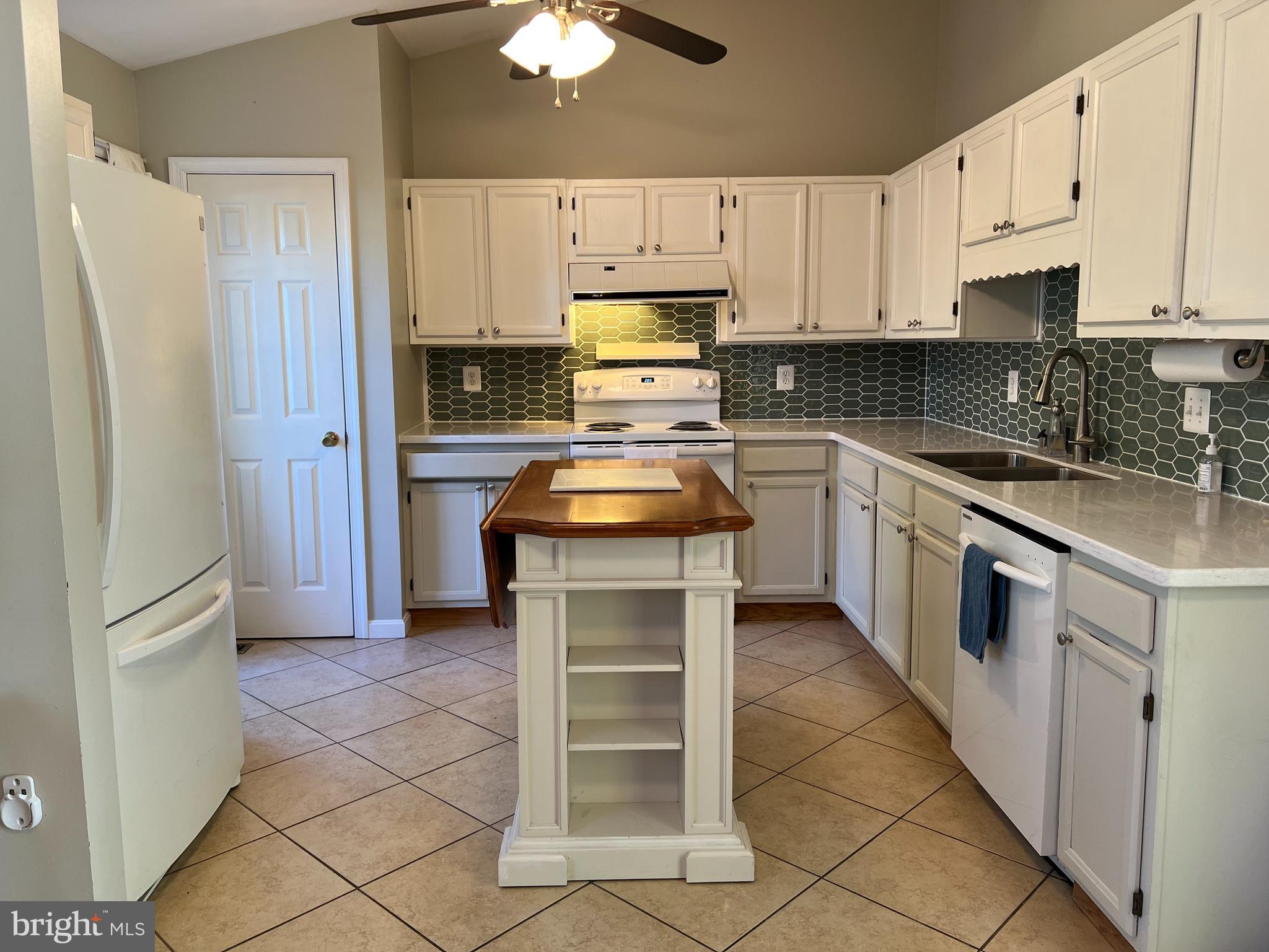 YORKSHIRE ACRES - Residential Lease