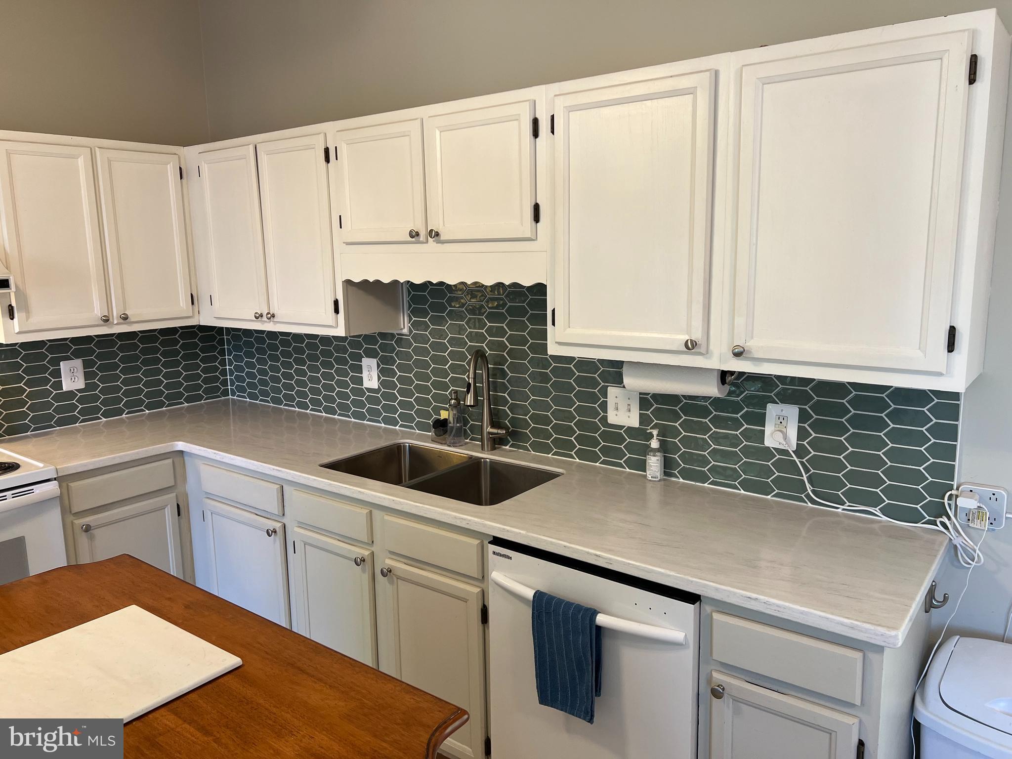YORKSHIRE ACRES - Residential Lease