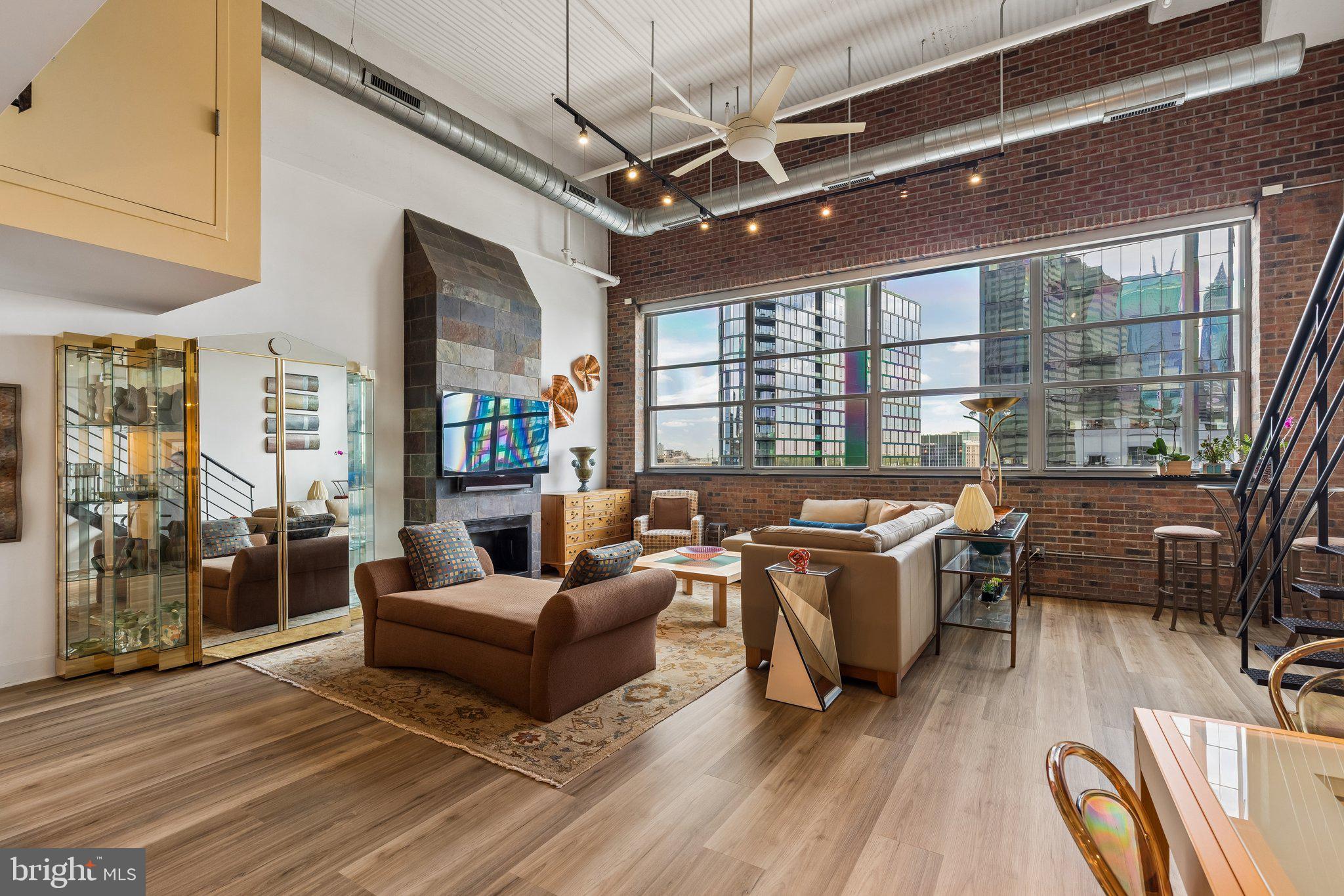 LOGAN SQUARE - Residential
