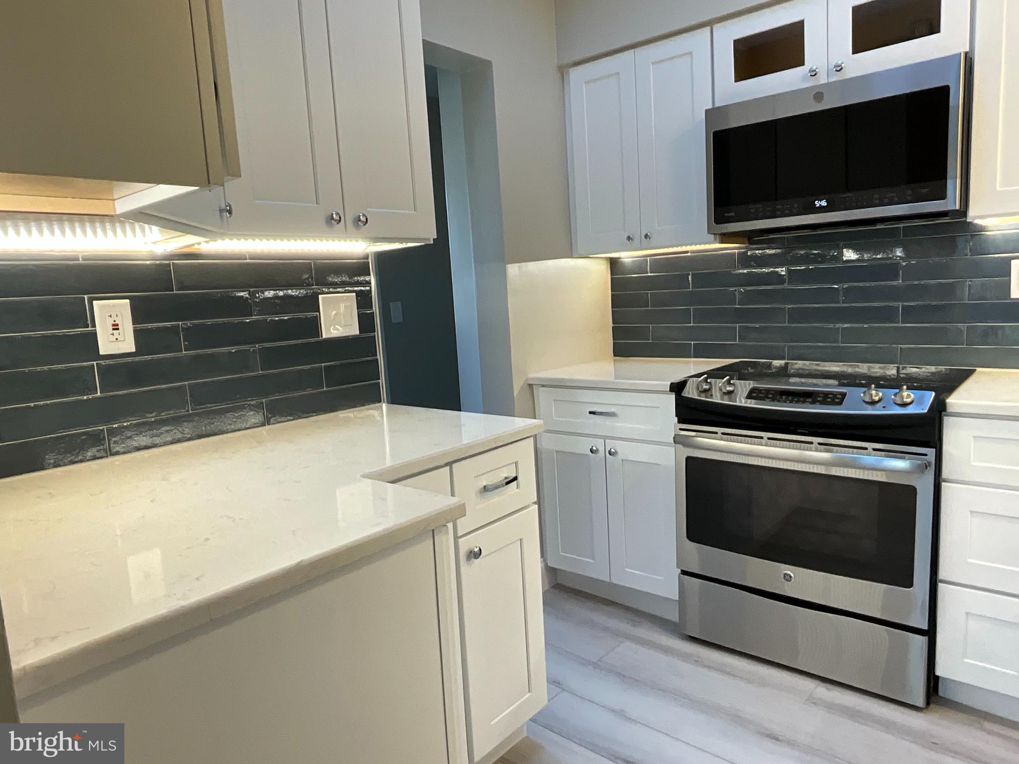 HILLSIDE MANOR - Residential Lease