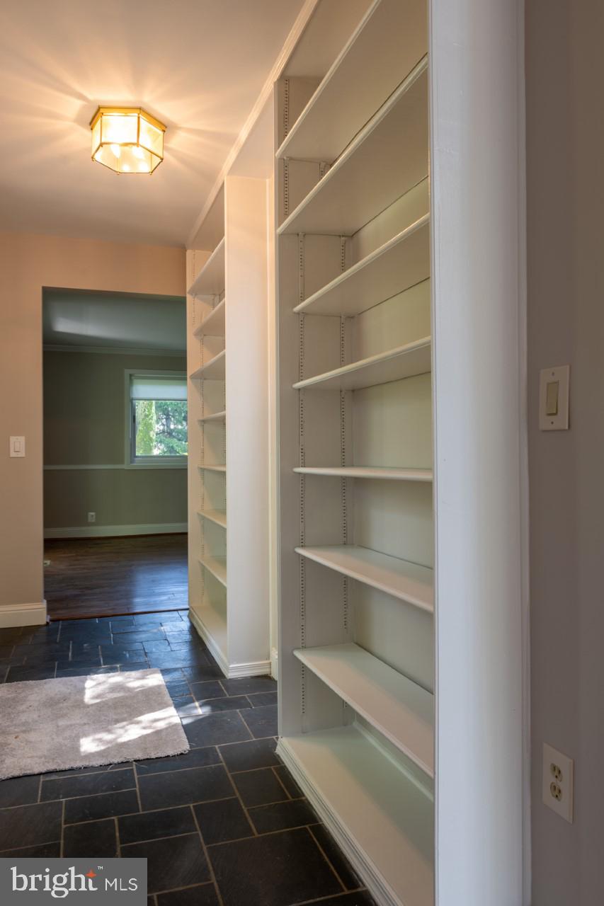 HILLSIDE MANOR - Residential Lease