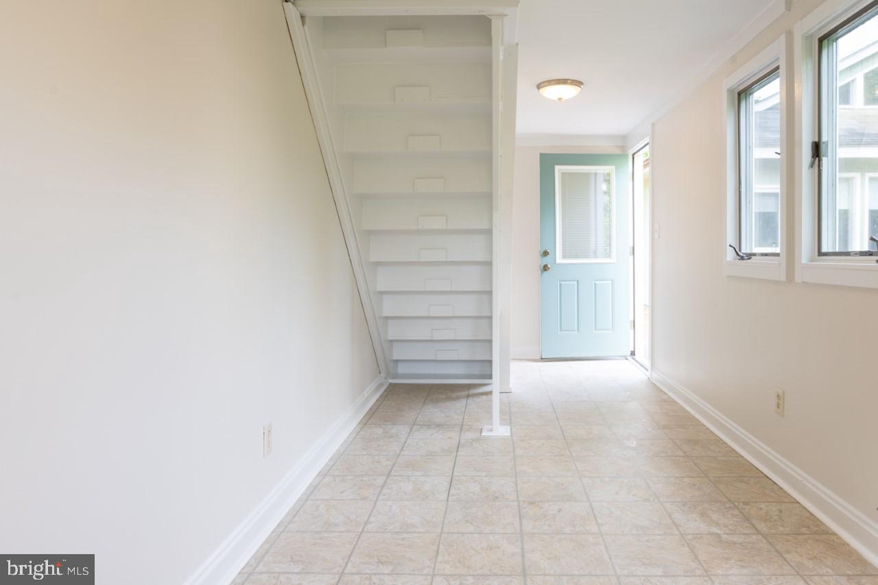 HILLSIDE MANOR - Residential Lease