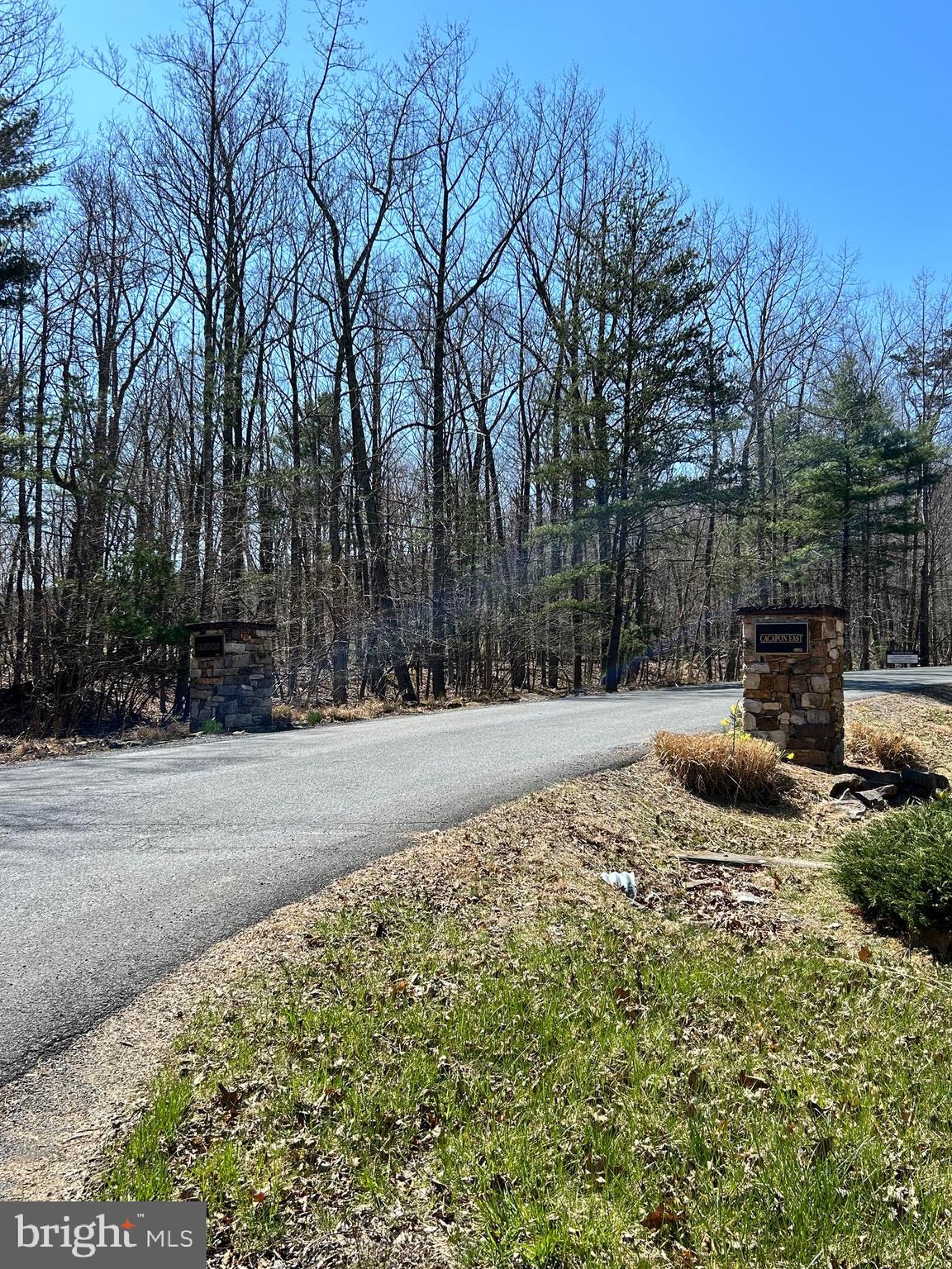 CACAPON EAST - Land