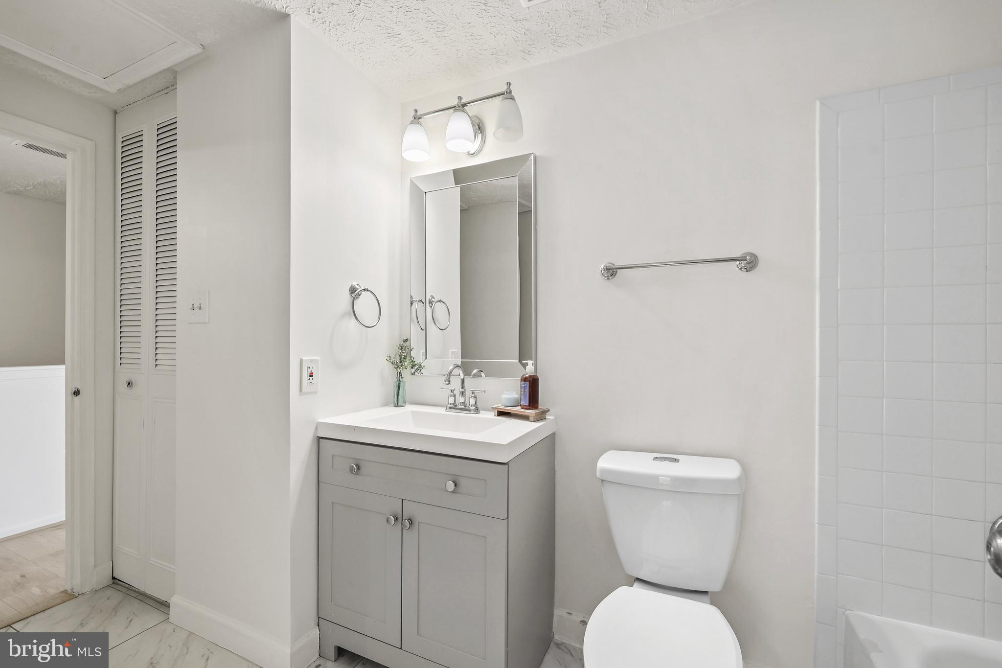 CAMBRIDGE SQUARE - Residential
