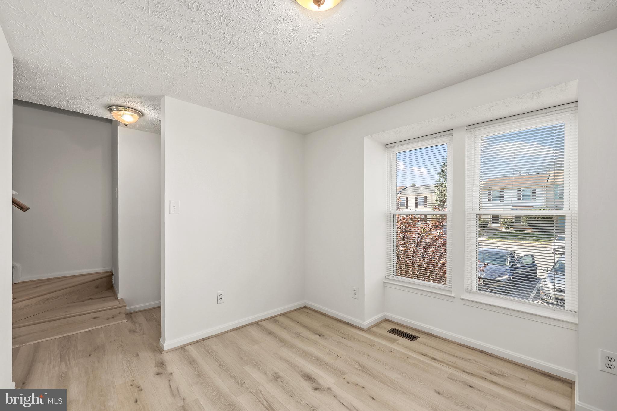 CAMBRIDGE SQUARE - Residential