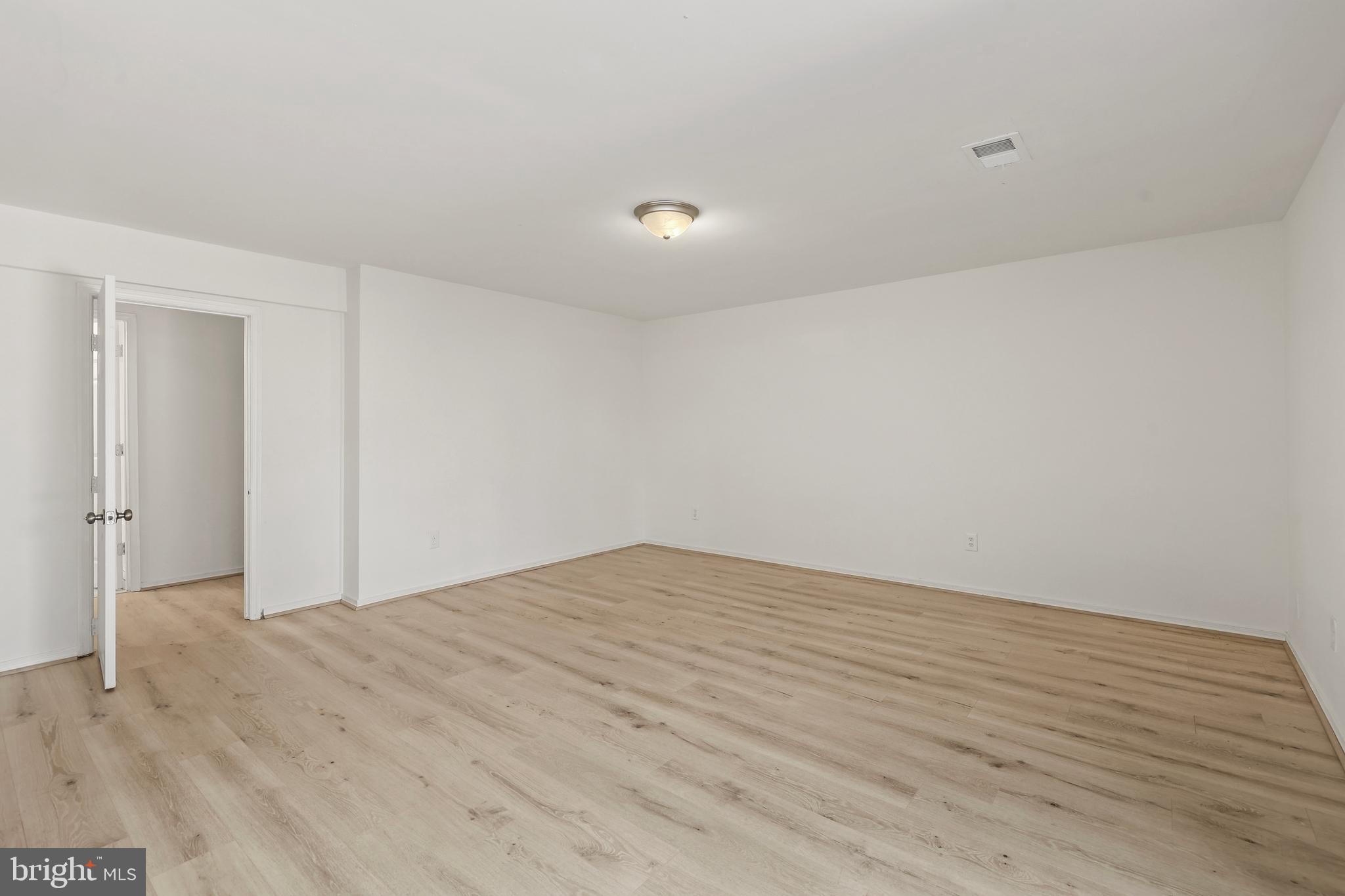 CAMBRIDGE SQUARE - Residential