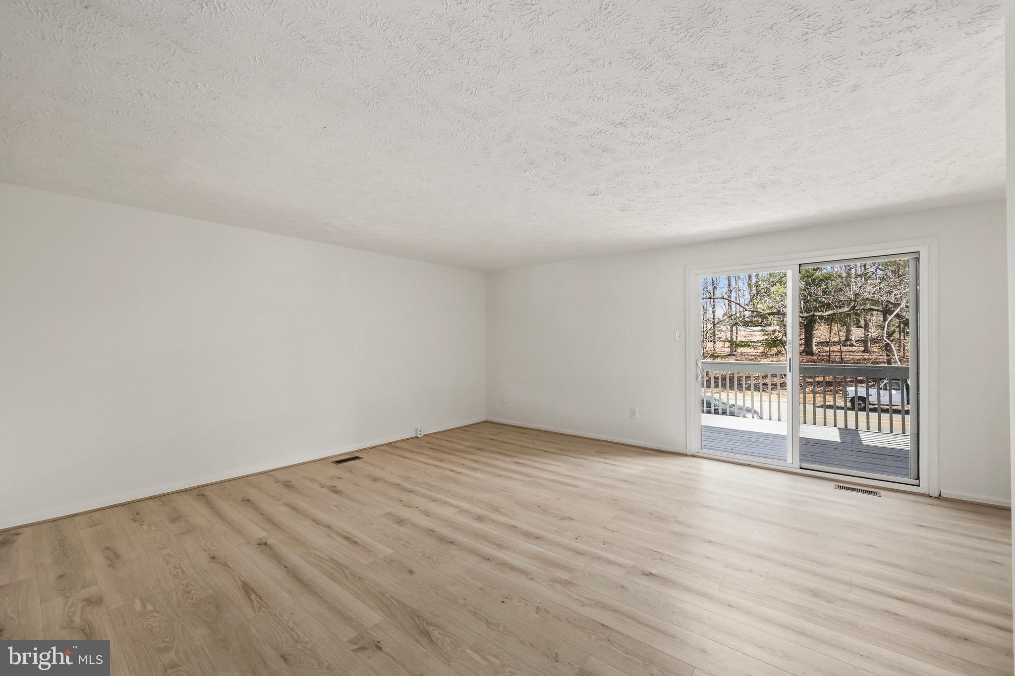 CAMBRIDGE SQUARE - Residential