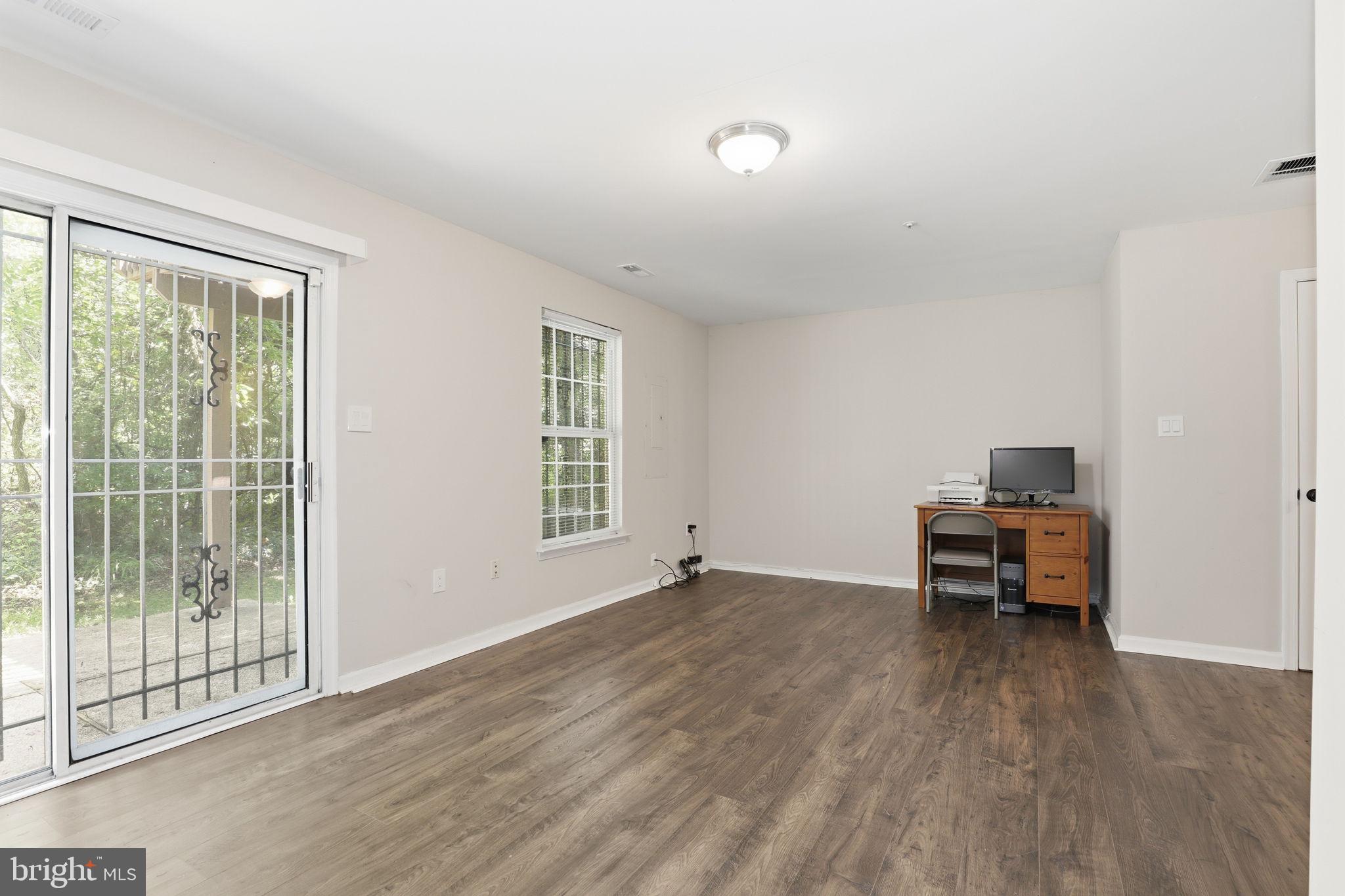 COLLEGE PARK - Residential