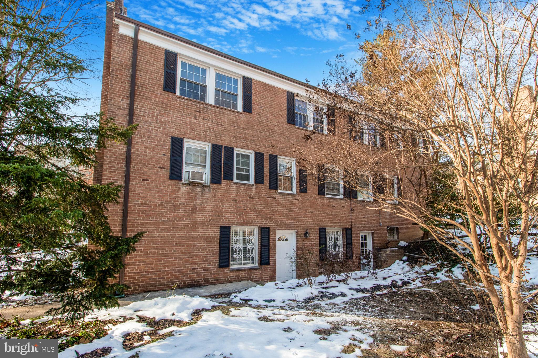 FREDERICK COURTS - Residential Lease