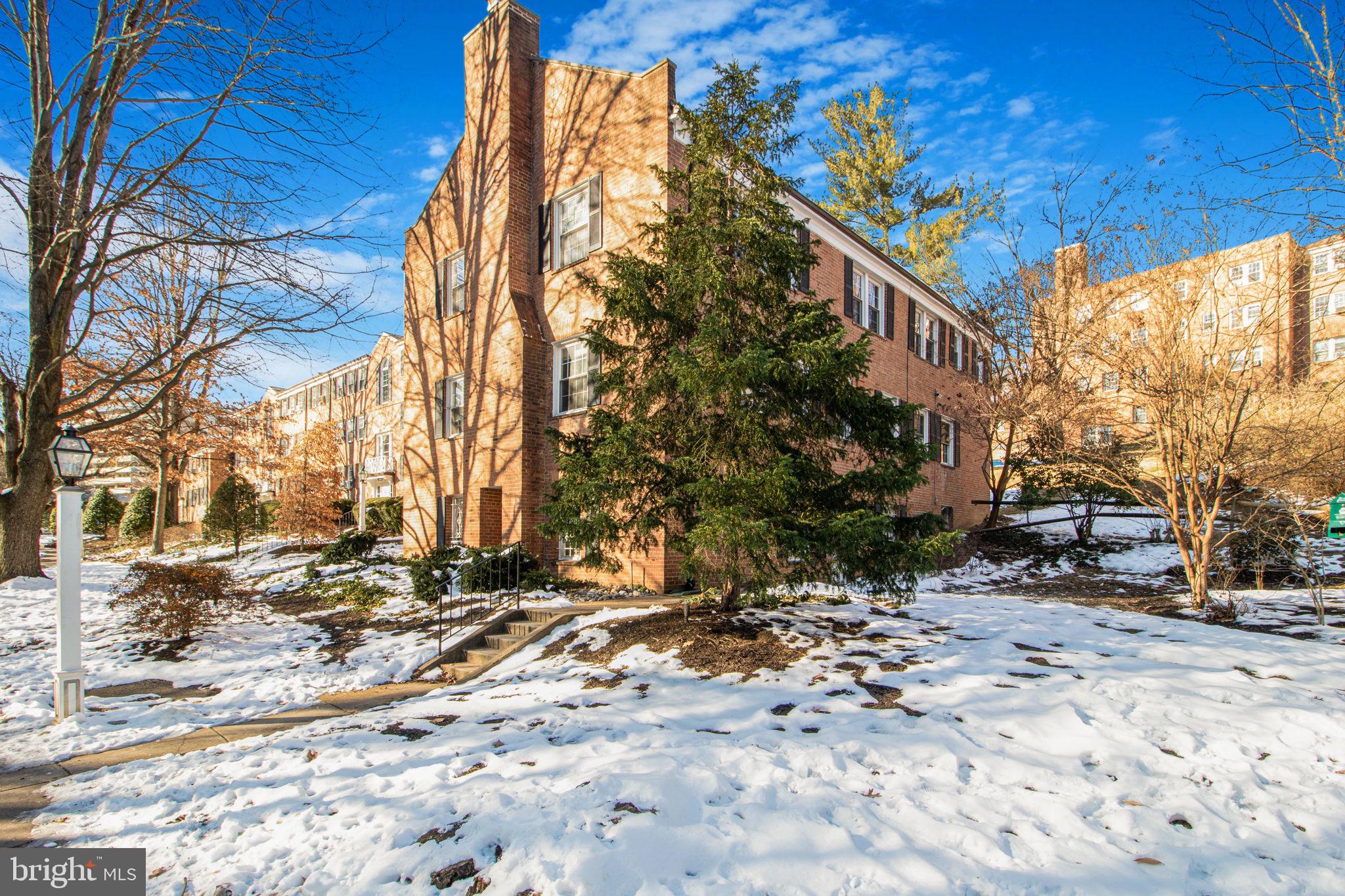 FREDERICK COURTS - Residential Lease